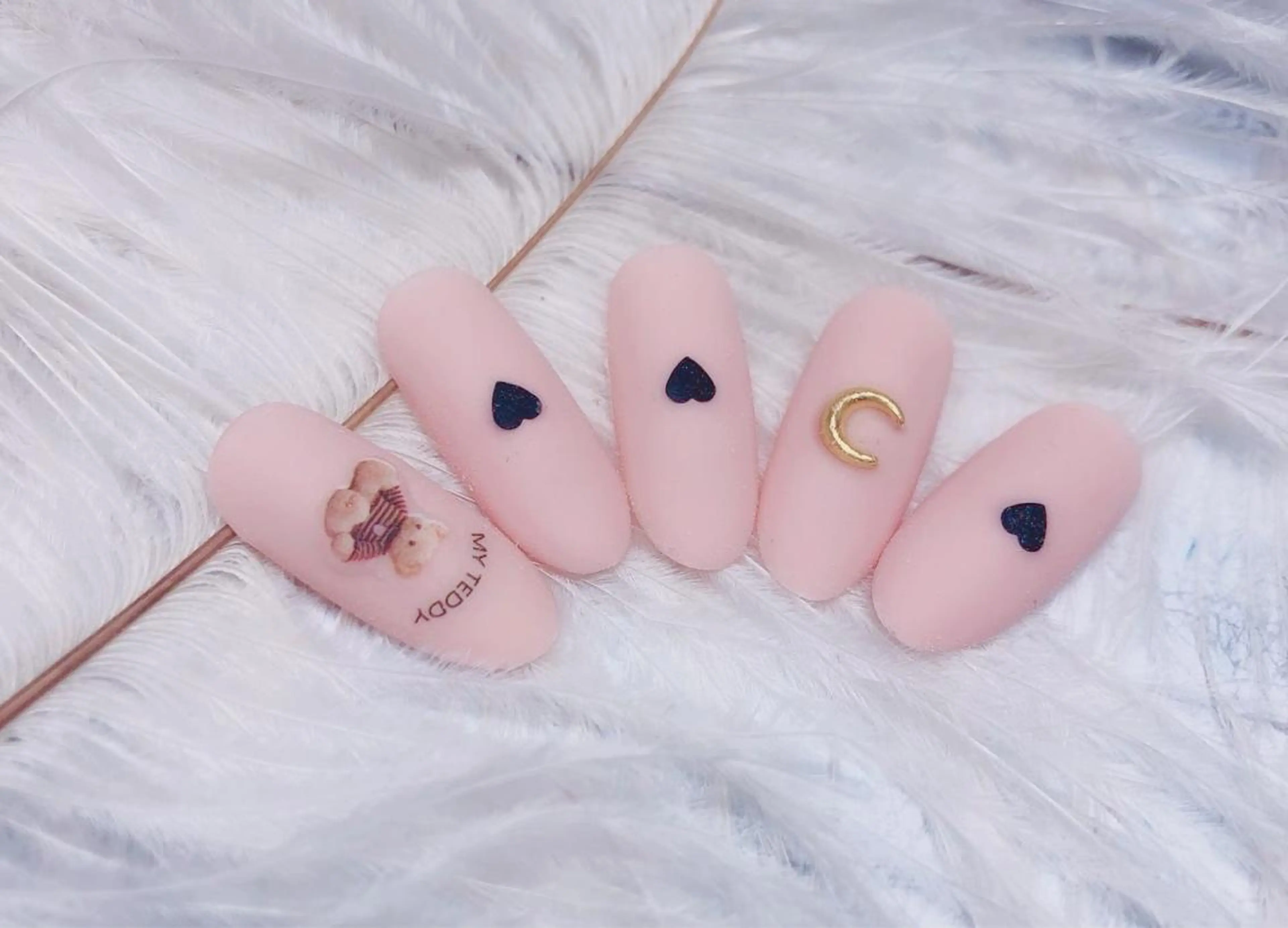 ネイル ハンドネイル マジックミラー所属・マジック ミラーのネイルデザイン