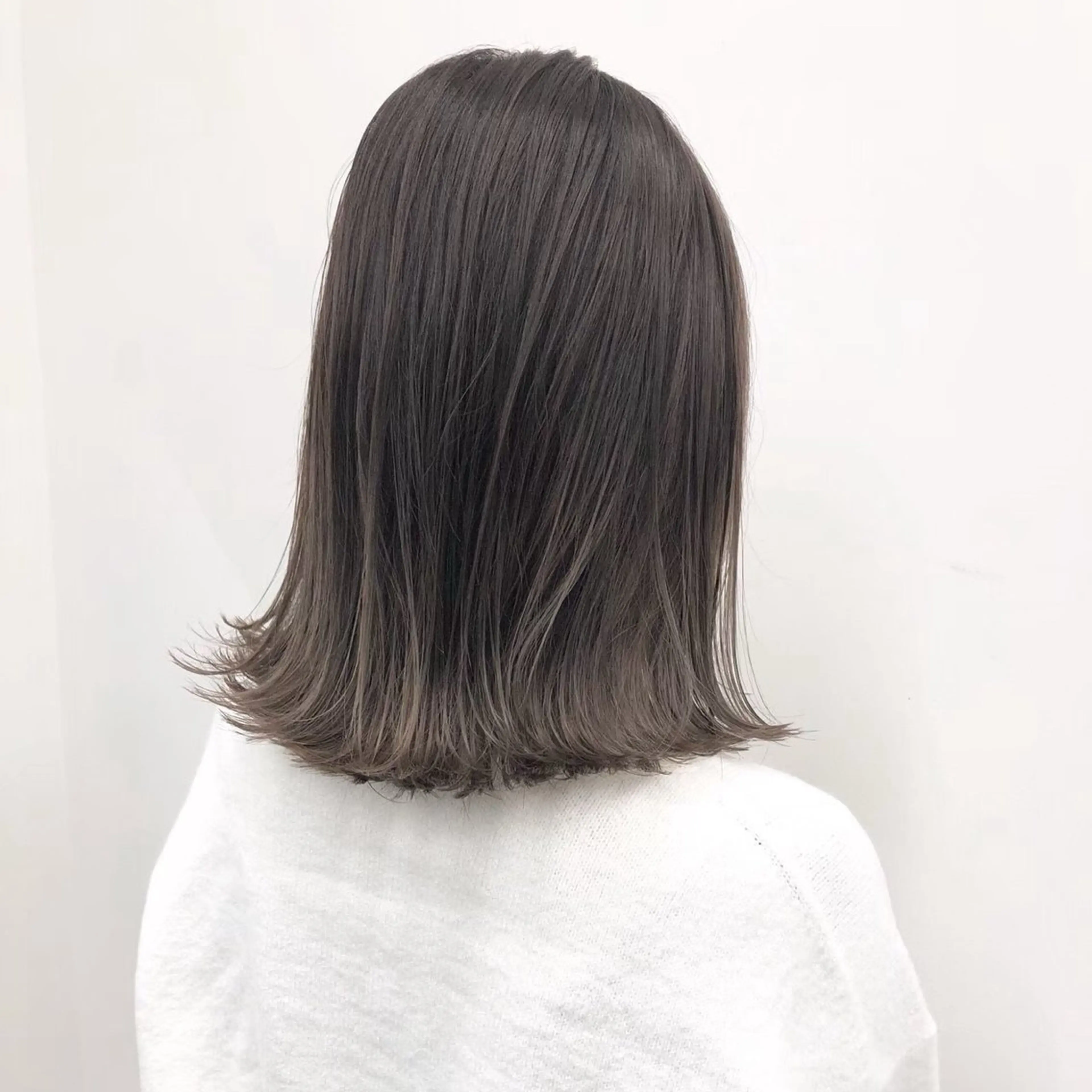 ミディアム 渡邉 凜乙のヘアスタイル