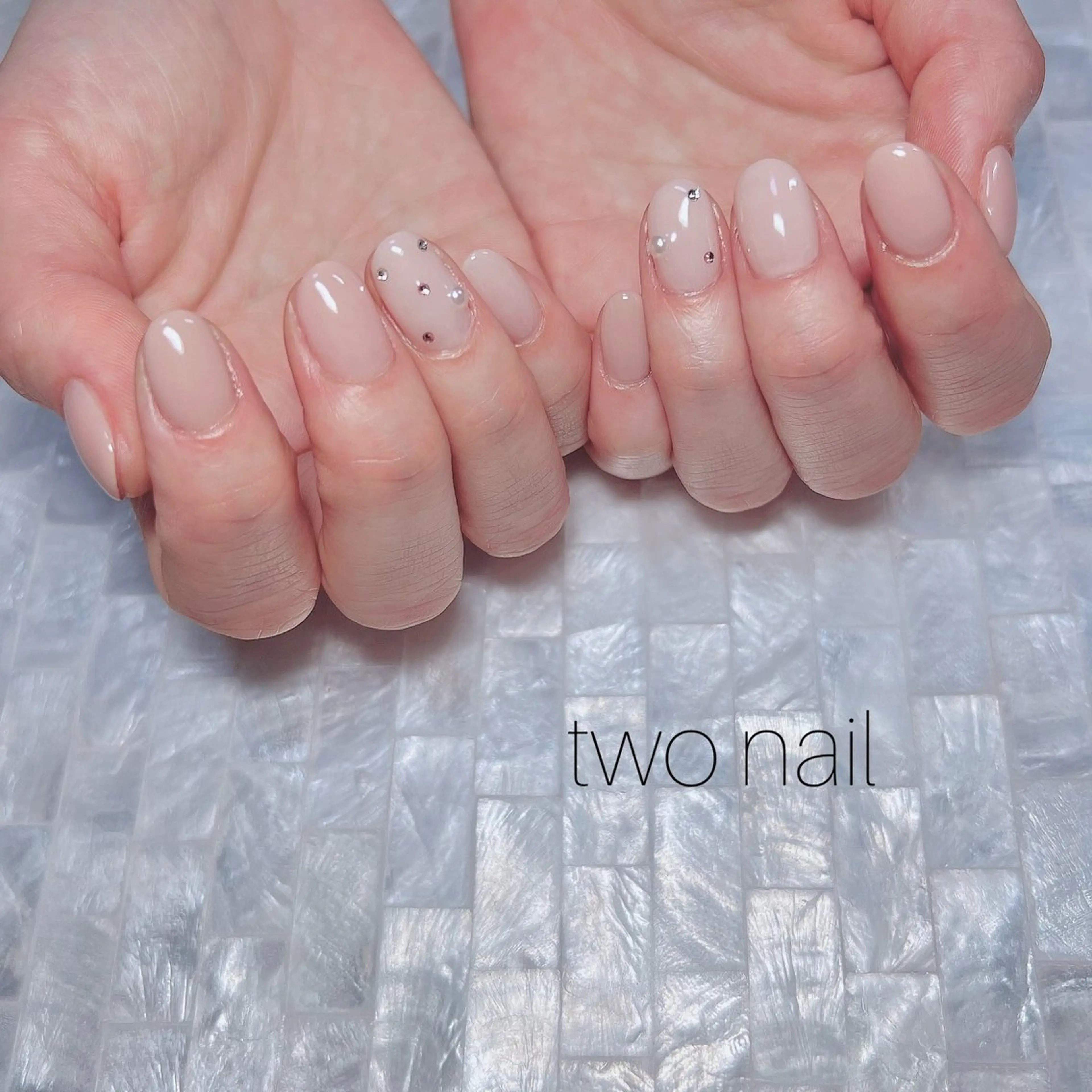 ネイル グラデーション ネイルチップ ホワイト ハンドネイル two nailのネイルデザイン