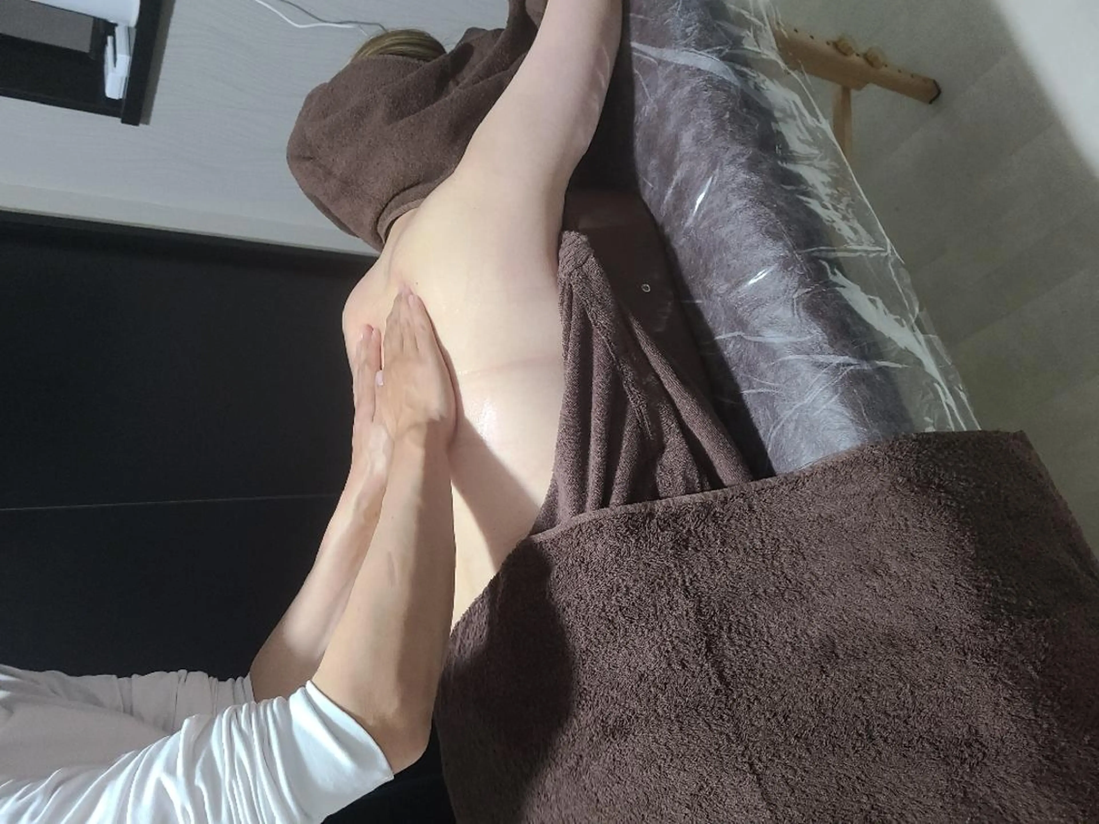 つらい肩や腰にも♪全身アロマオイルリンパトリートメント90分全身アロマオイルでデトックス❗の写真