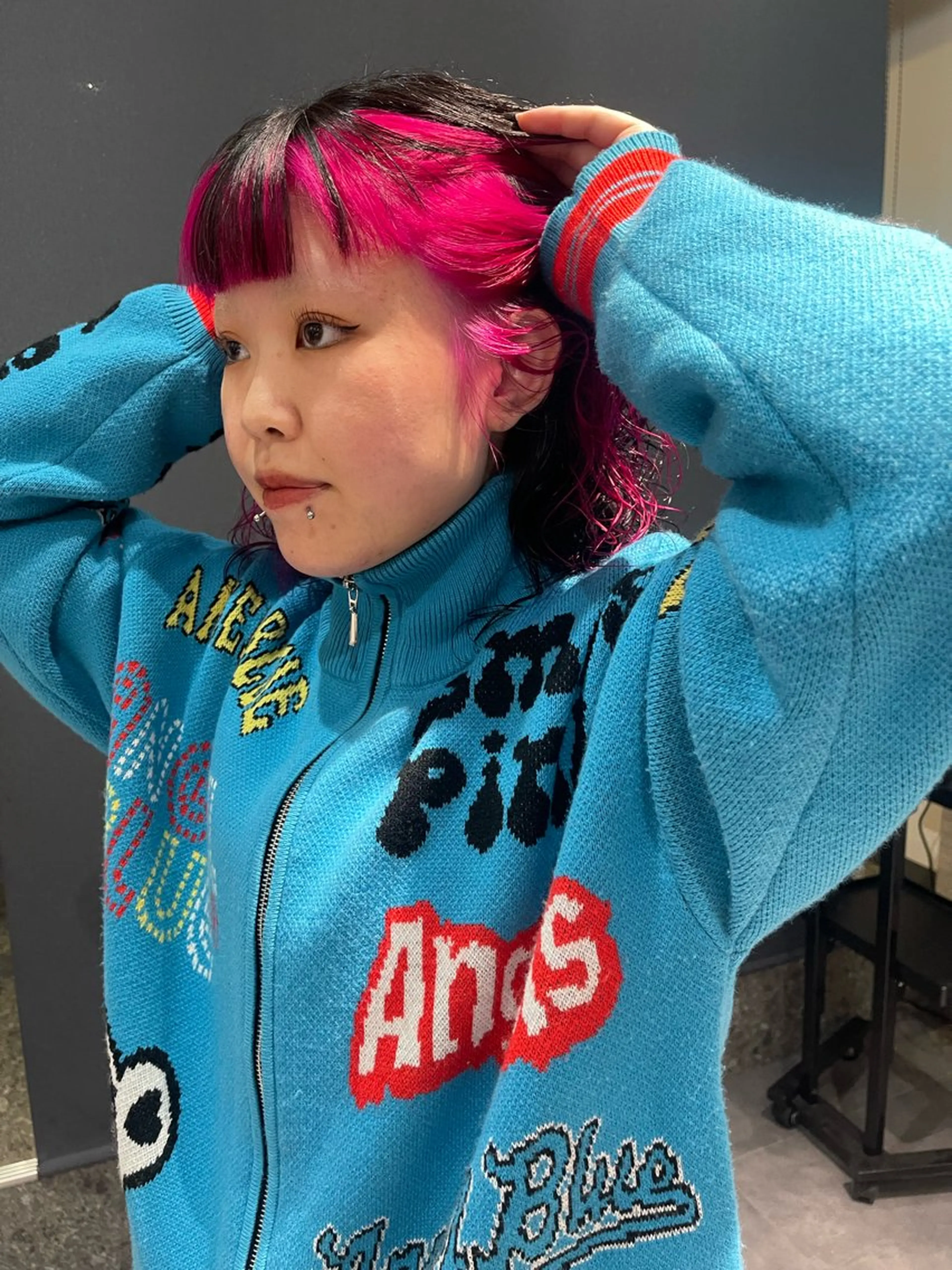 ロング カラー ブリーチ ピンクカラー アトム/ウルフ パーマ/レイヤーのヘアスタイル