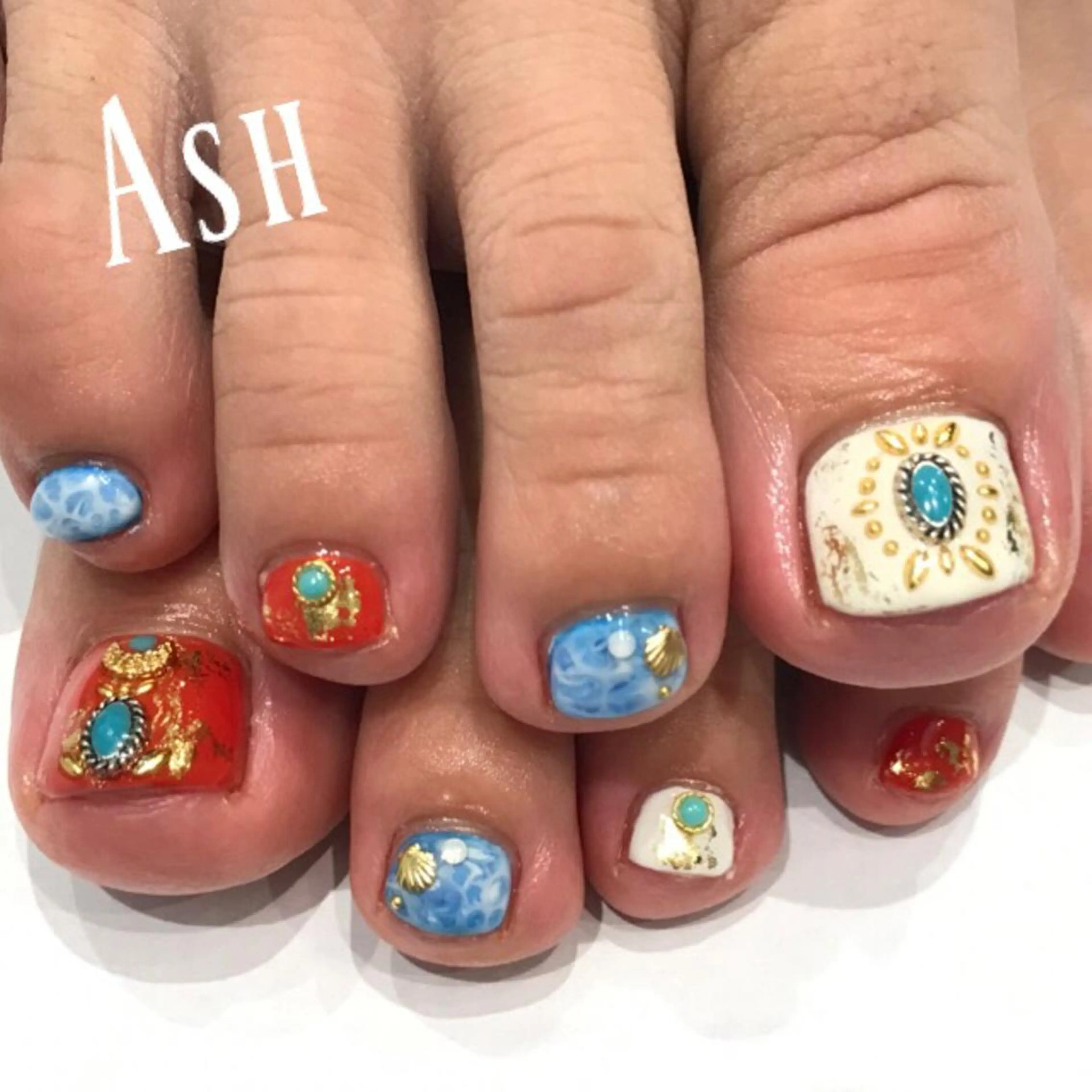 ネイル フットネイル ジェルネイル 🩵NORIKO 上品ネイルが得意🩵のネイルデザイン