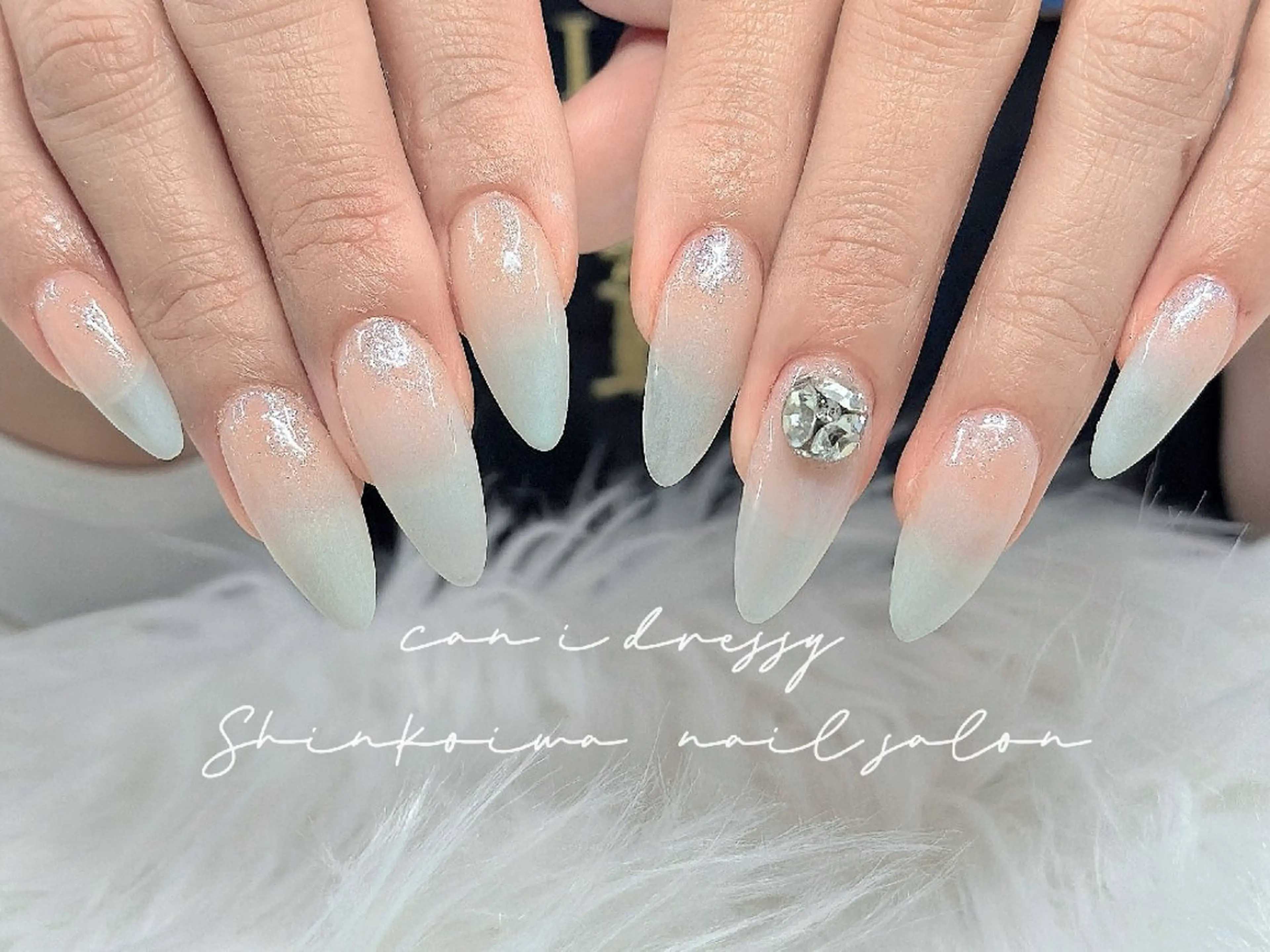 💅長さ出し＋カラーグラデーション💅ストーン付きの写真