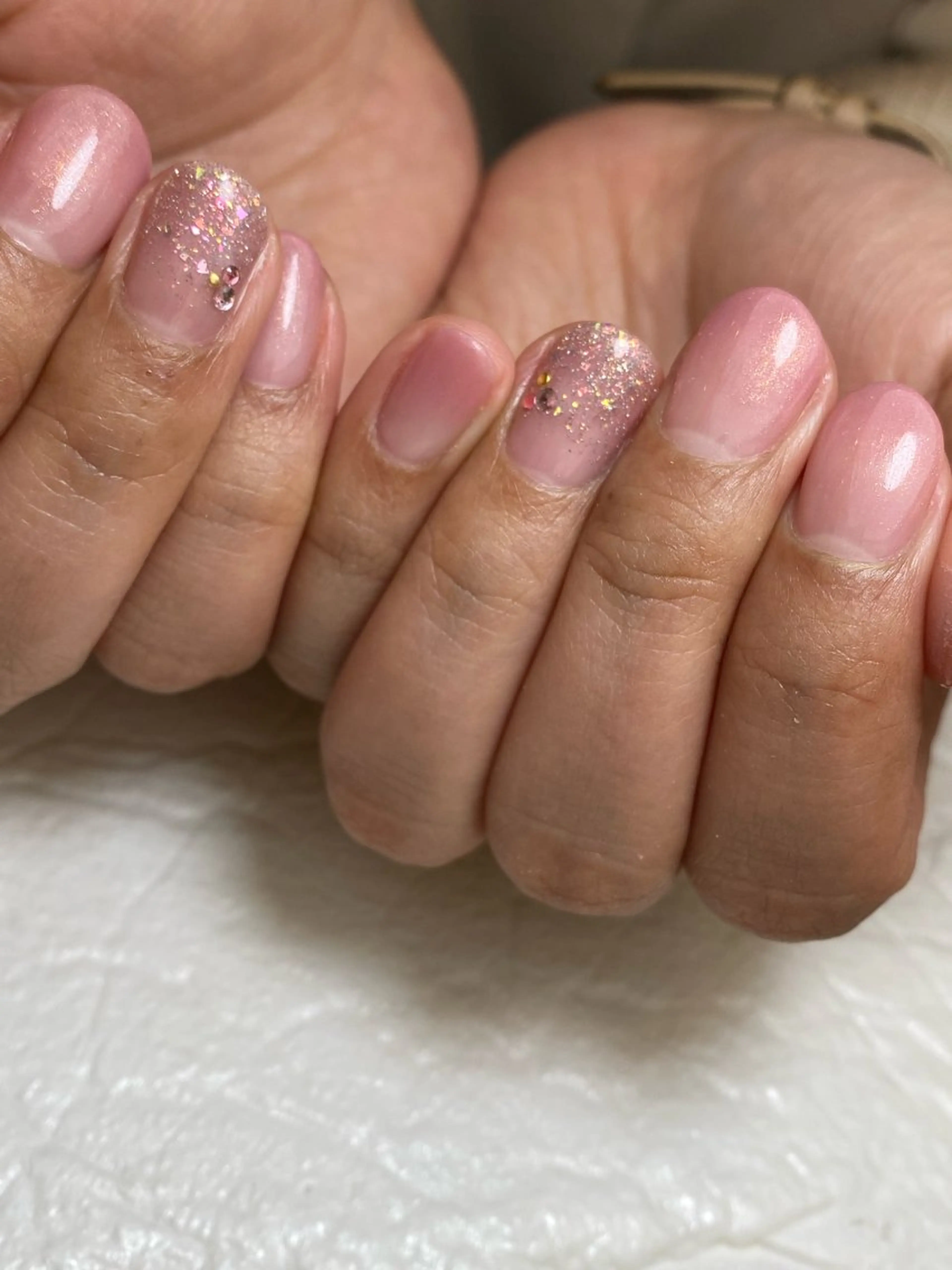 ネイル グラデーション ラメ(グリッター) ラメグラデーション ピンク シンプルネイル アトリエみかん所属・MIKA 🍊のネイルデザイン