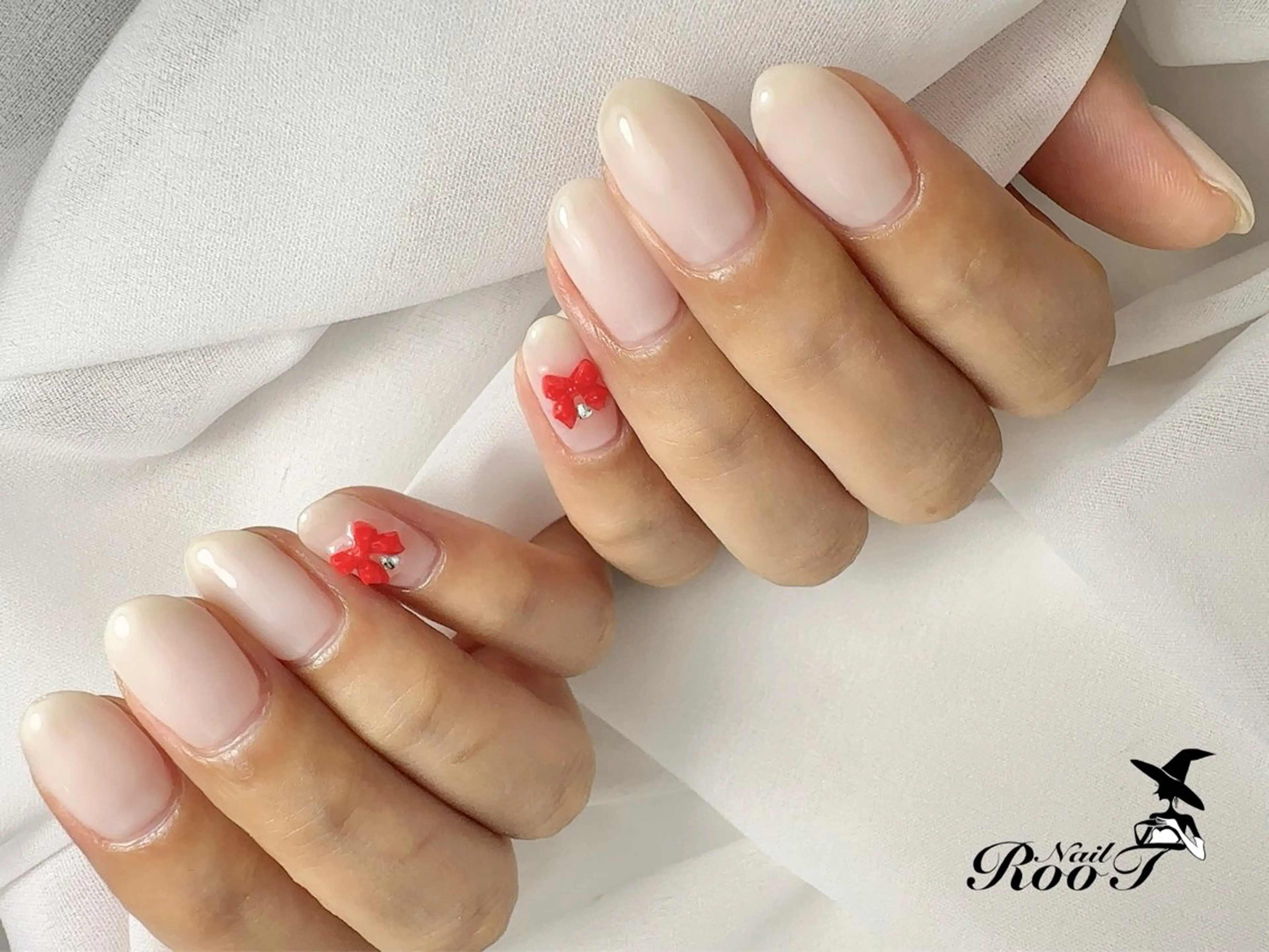 ネイル ホワイト ハンドネイル RooT Nailのネイルデザイン