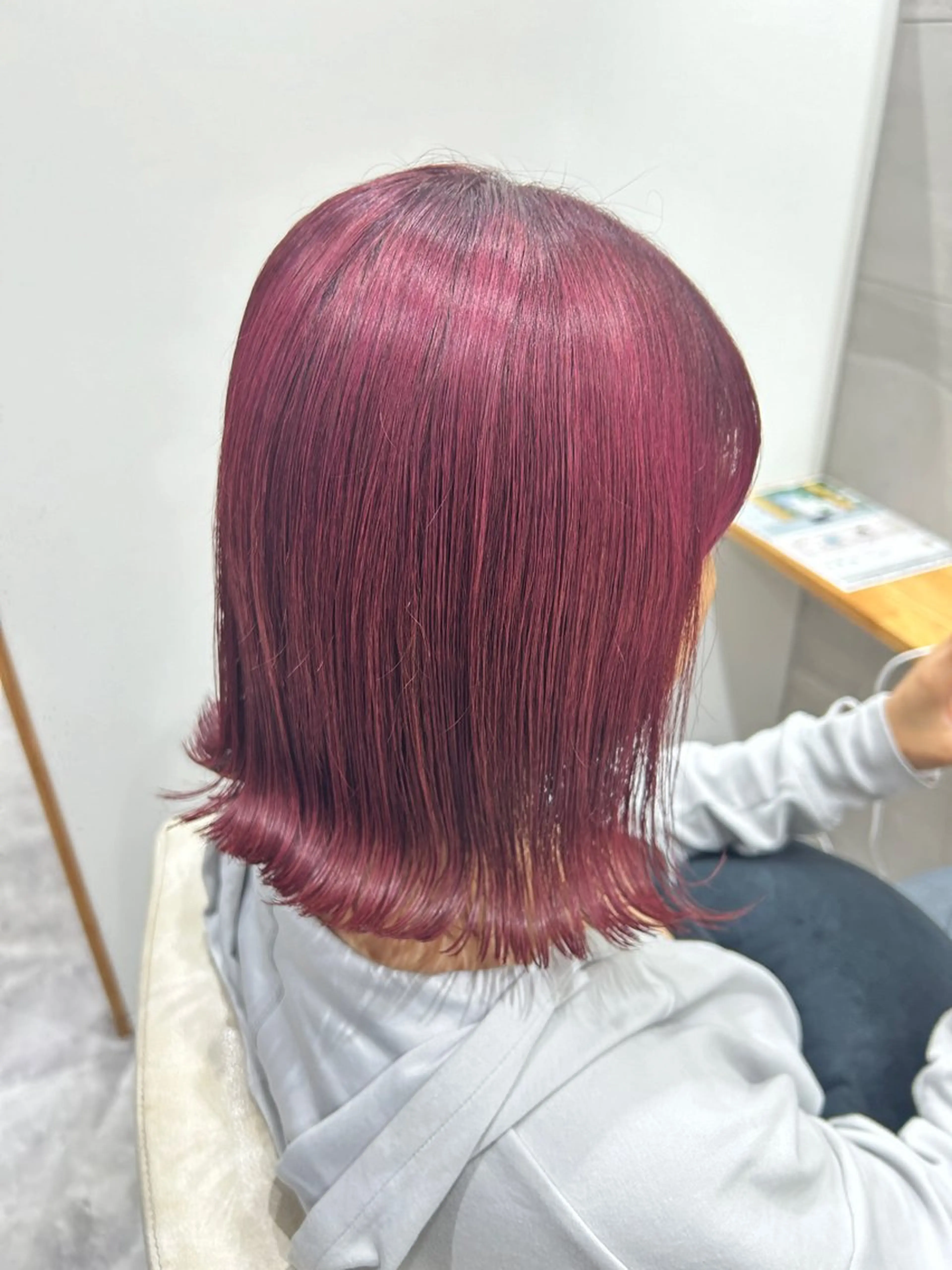 カラー ブリーチ レッドカラー 栁瀬 那琉のヘアスタイル