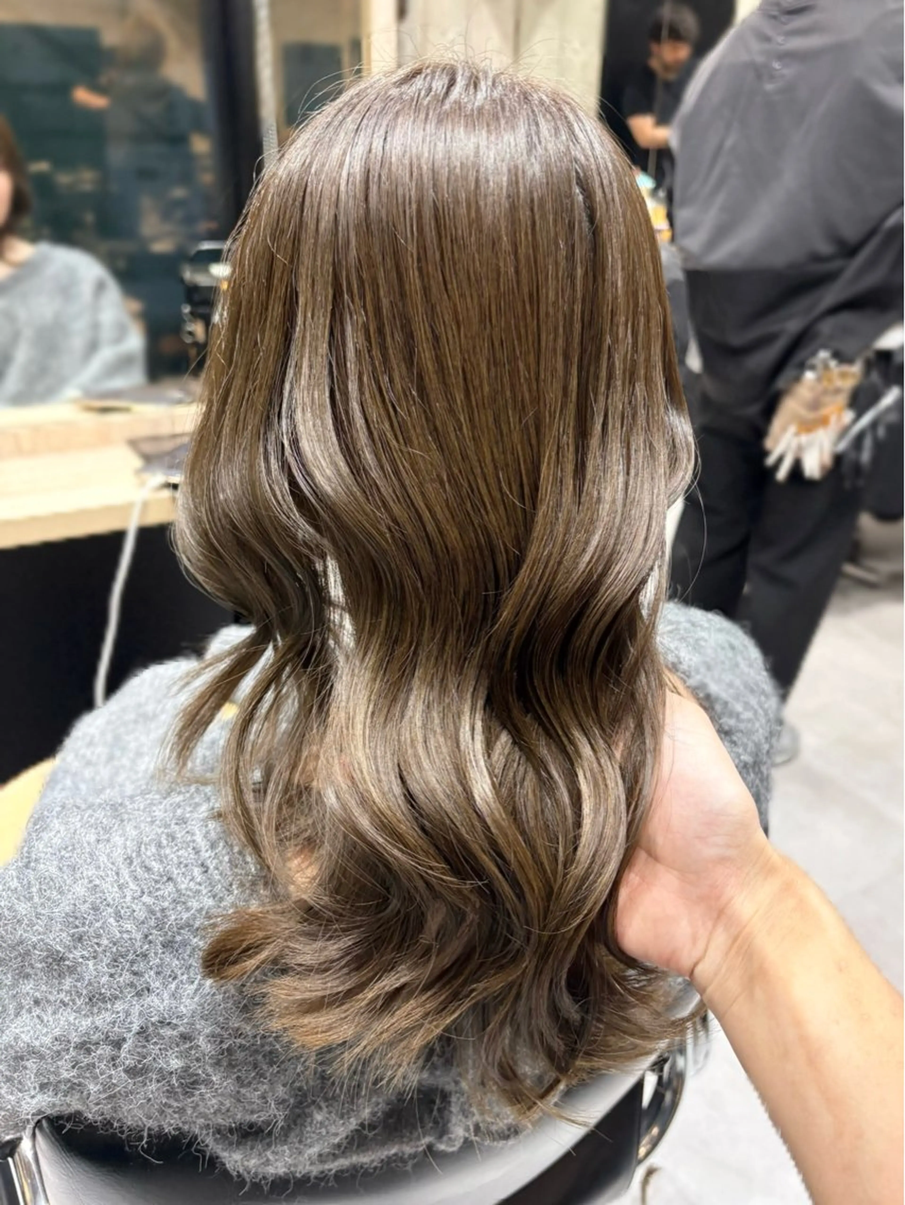 ロング カラー ベージュ/グレージュ 恵比寿/丸山陽平のヘアスタイル