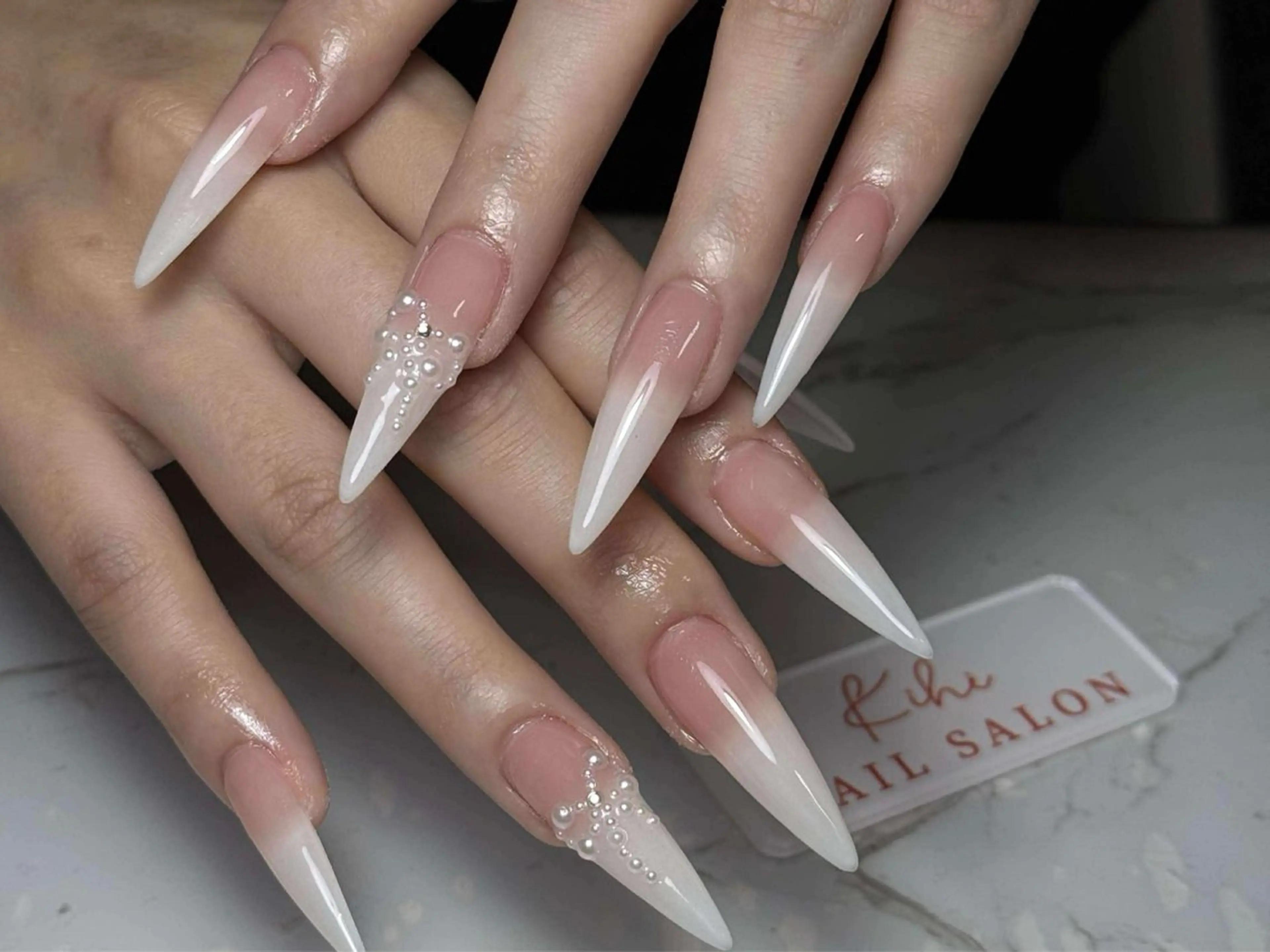 ネイル アートネイル フレンチネイル ジェルネイル グラデーション 韓国ネイル ハンドネイル 💕鈴木ユリ パラジェル/オフ無料のネイルデザイン