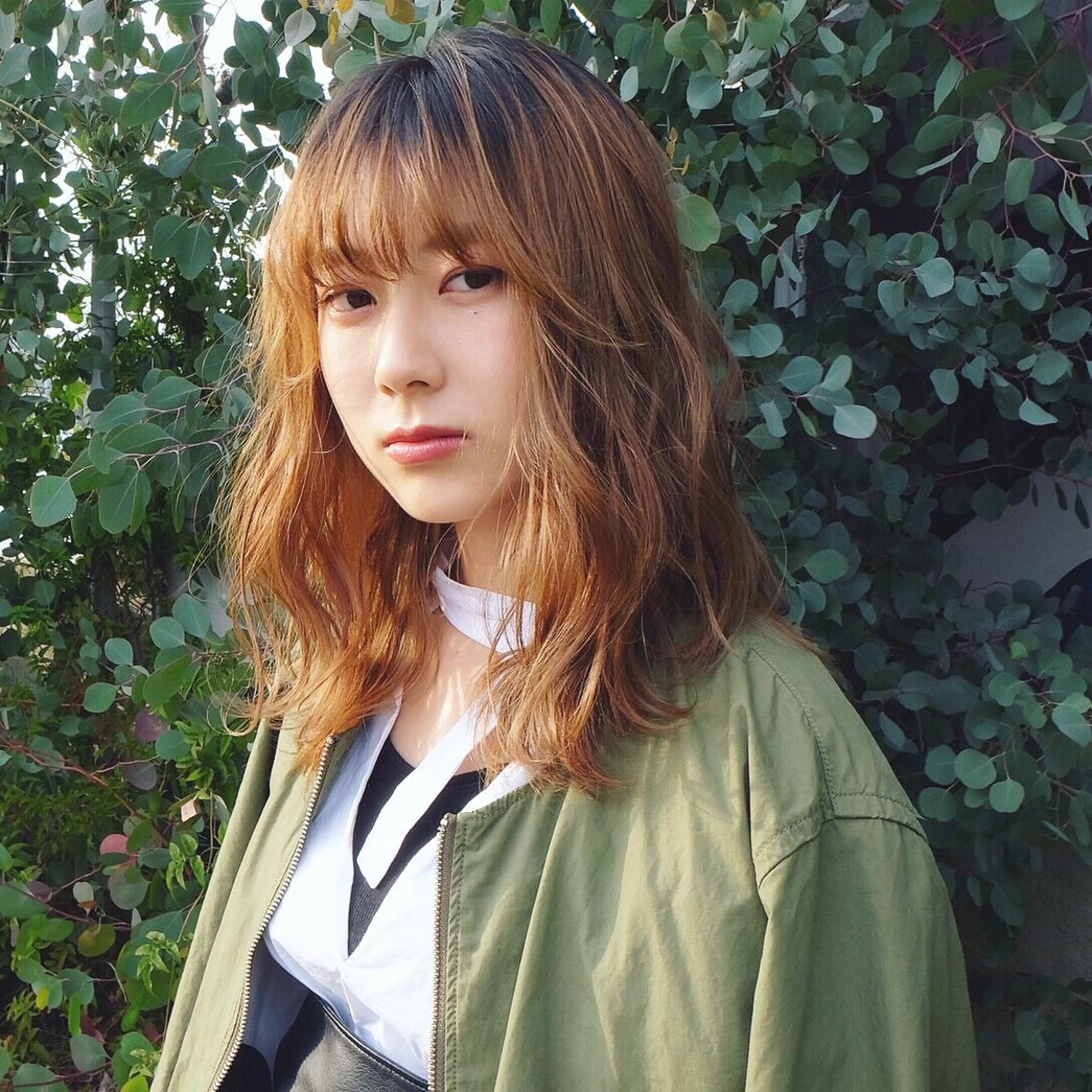 セミロング カラー 岡田 恭明のヘアスタイル