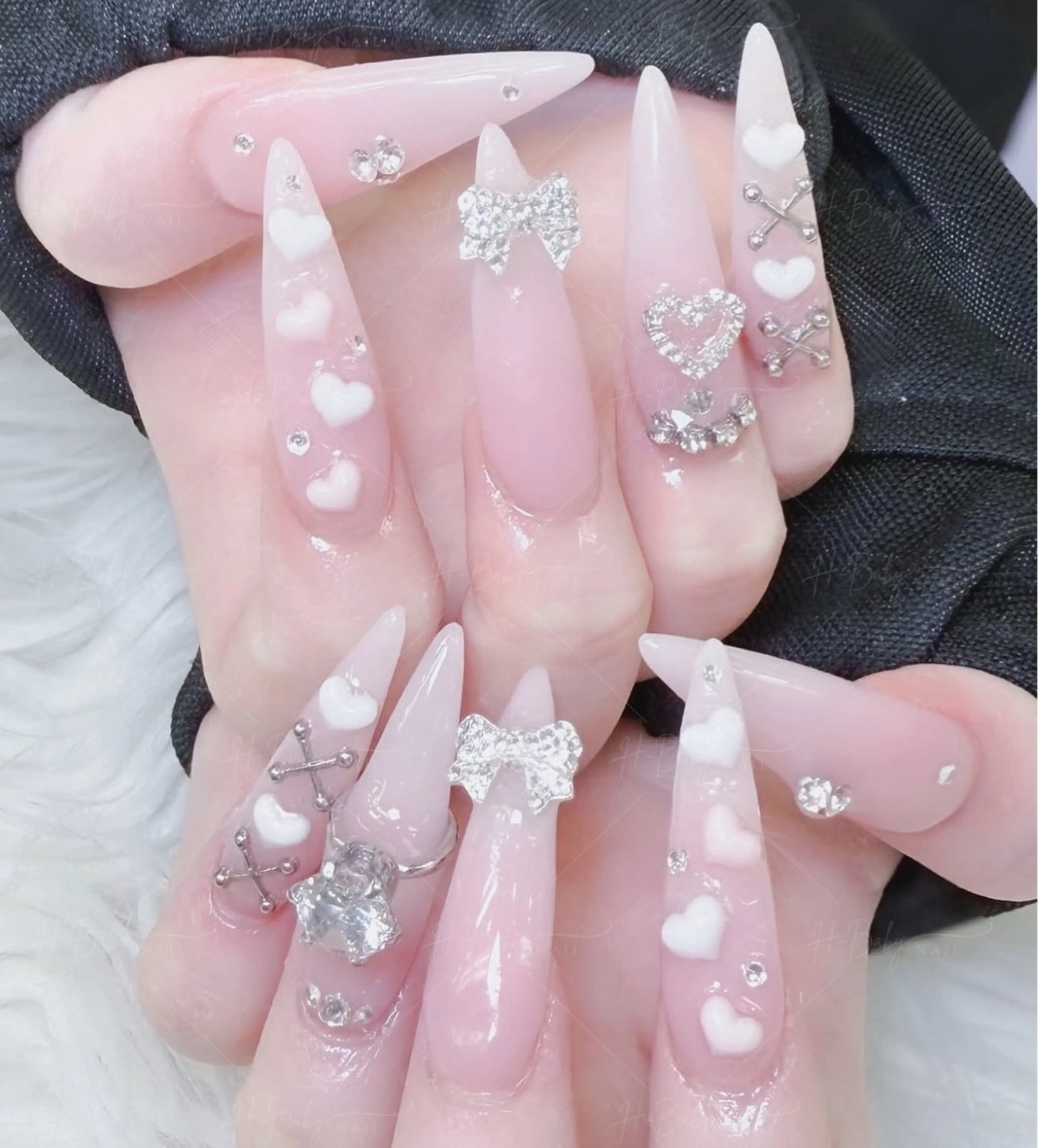 ネイル フレンチネイル ジェルネイル ガラスフレンチ ハロウィン ハート H.baby Nail Salonのネイルデザイン