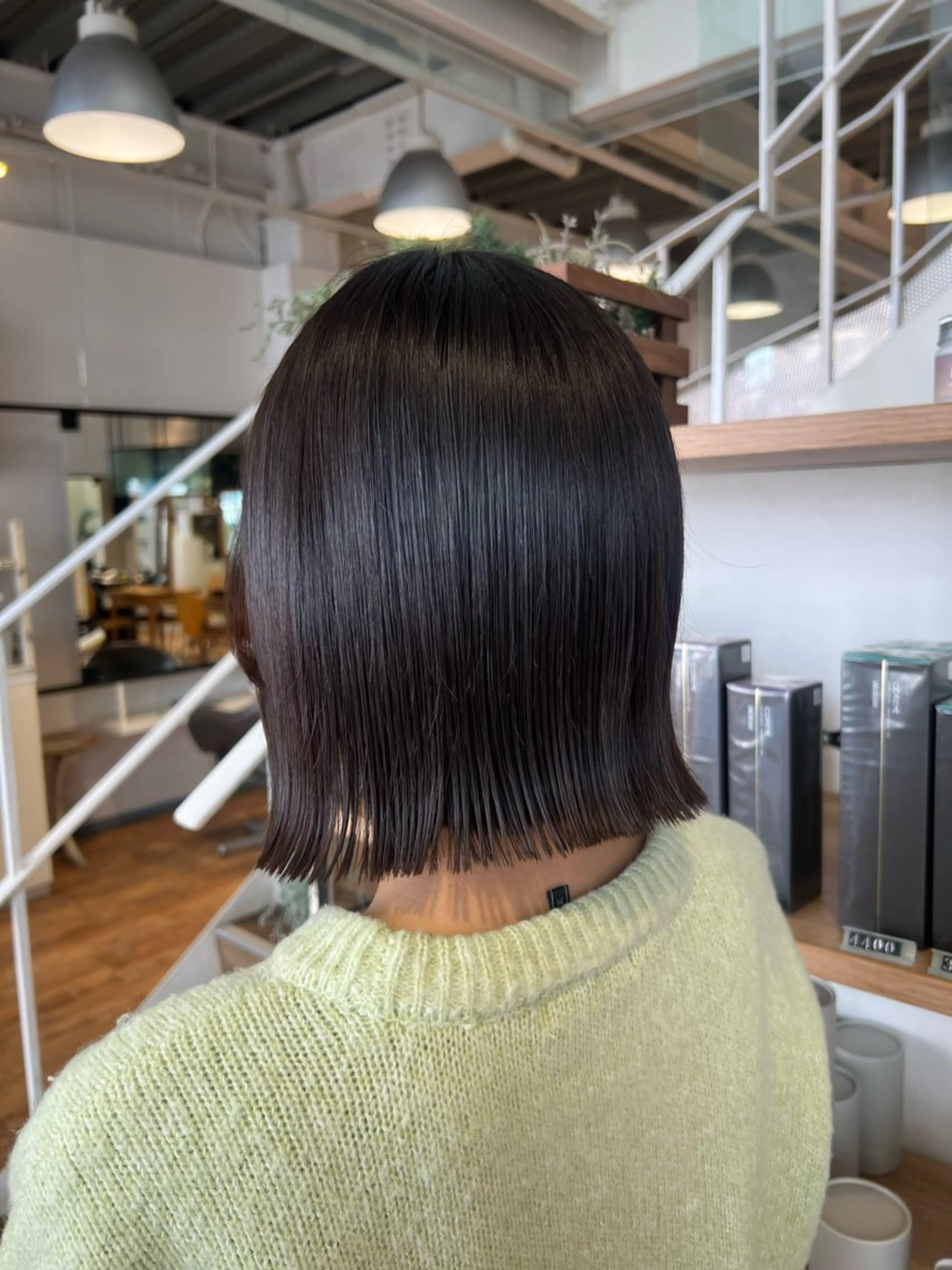 ミディアム 切りっぱなしボブ ボブ くびれヘア 外ハネヘア インナーカラー♡ Nanakoのヘアスタイル