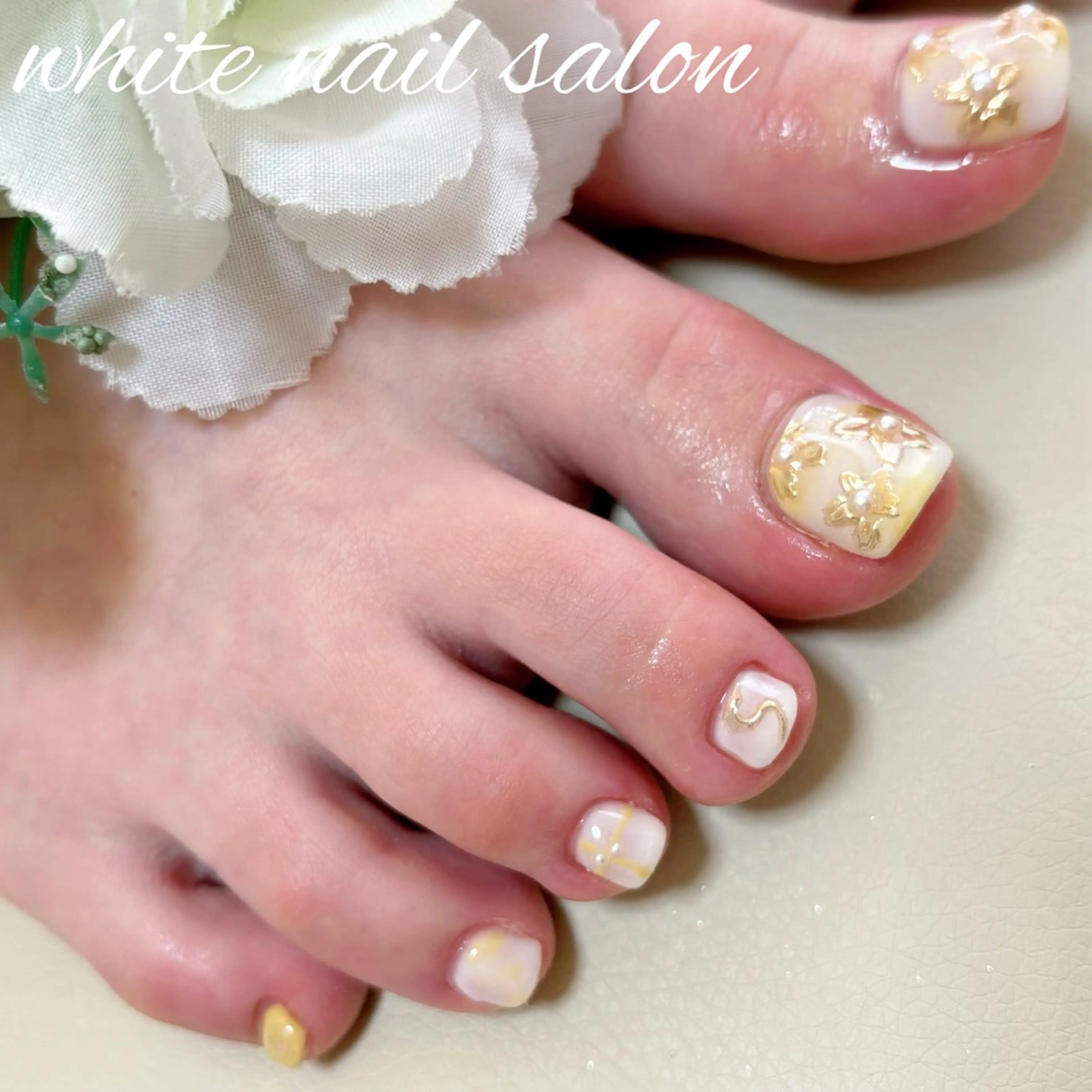 ネイル ホワイト フットネイル white nail salonのネイルデザイン