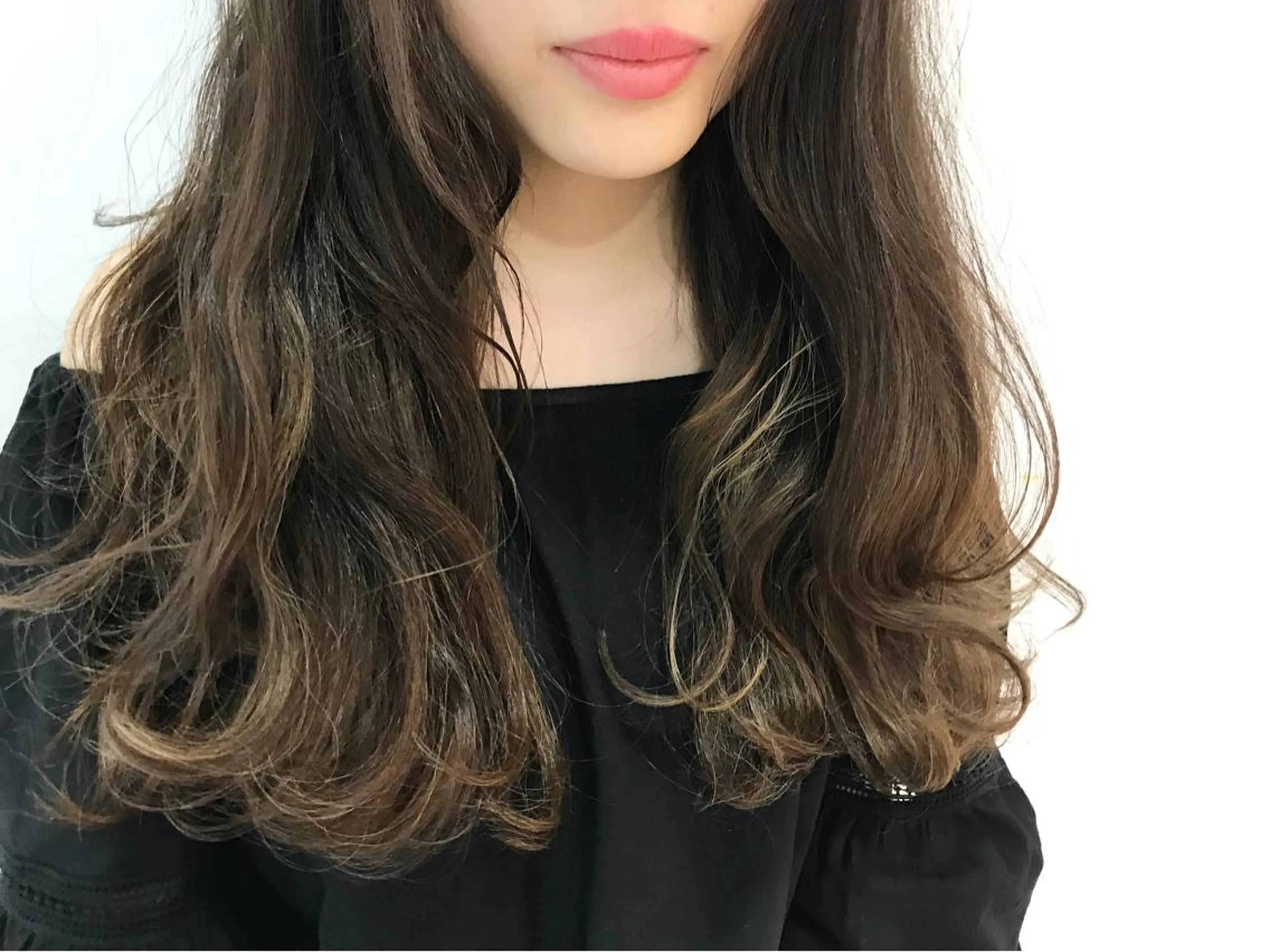 ミディアム カラー ハイライトカラー ハイライト AILEE所属・ウルフカット レイヤーカット上柿のヘアスタイル