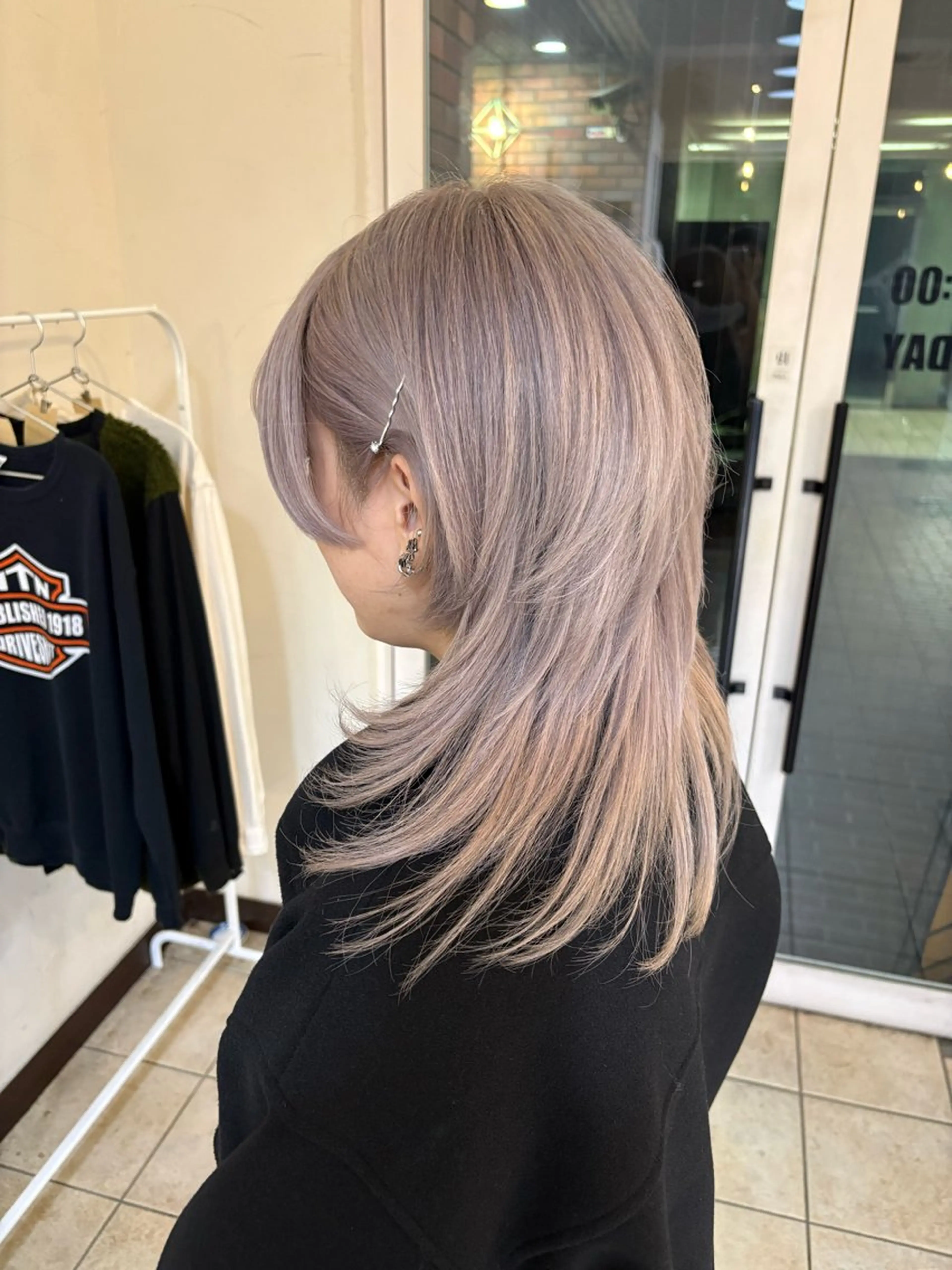 セミロング カラー ヘアカラー トリートメント スズキ ユウナのヘアスタイル