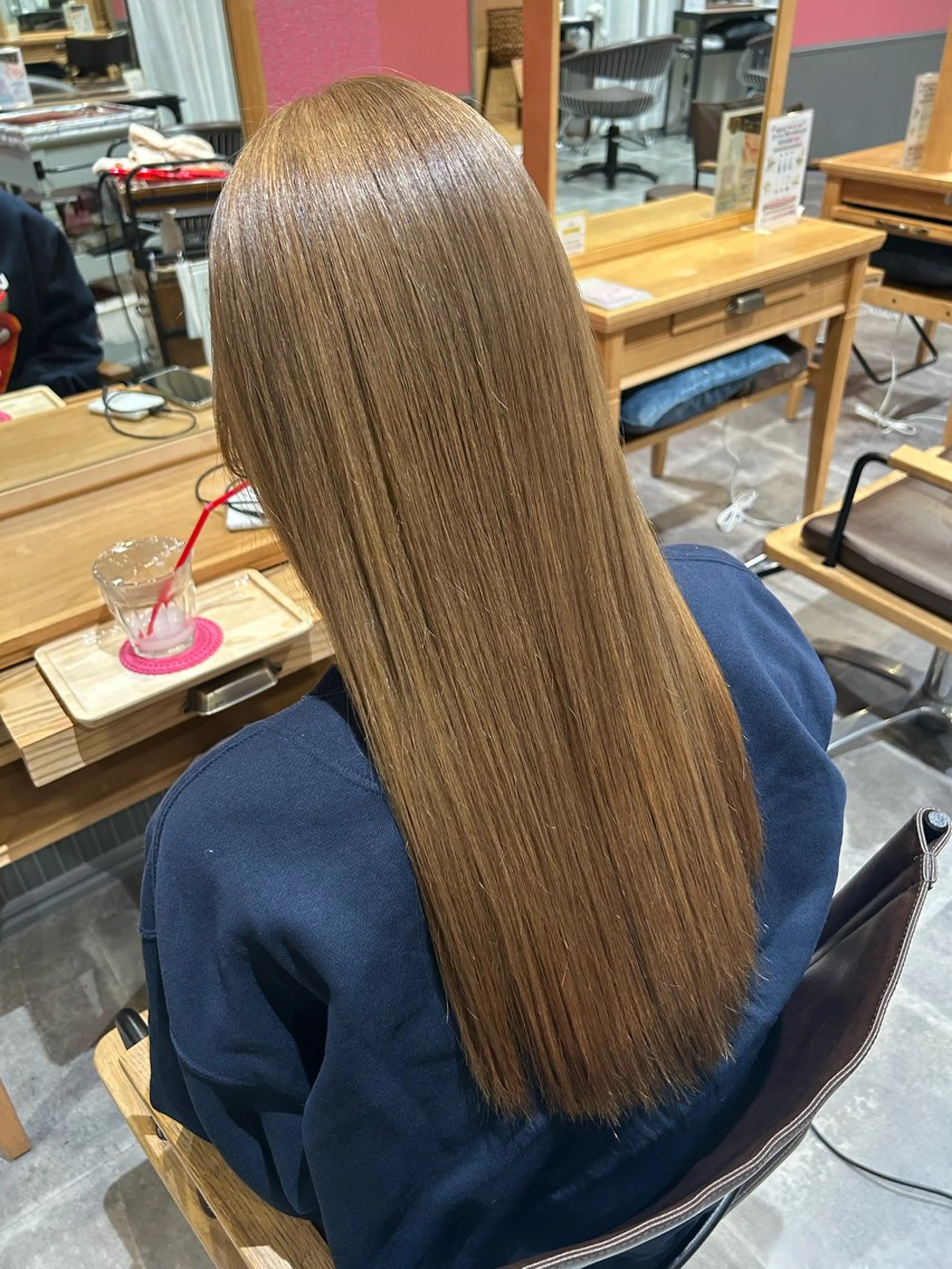 ブリーチ一回➕オンカラー🤎トリートメントメニューは➕500円の写真