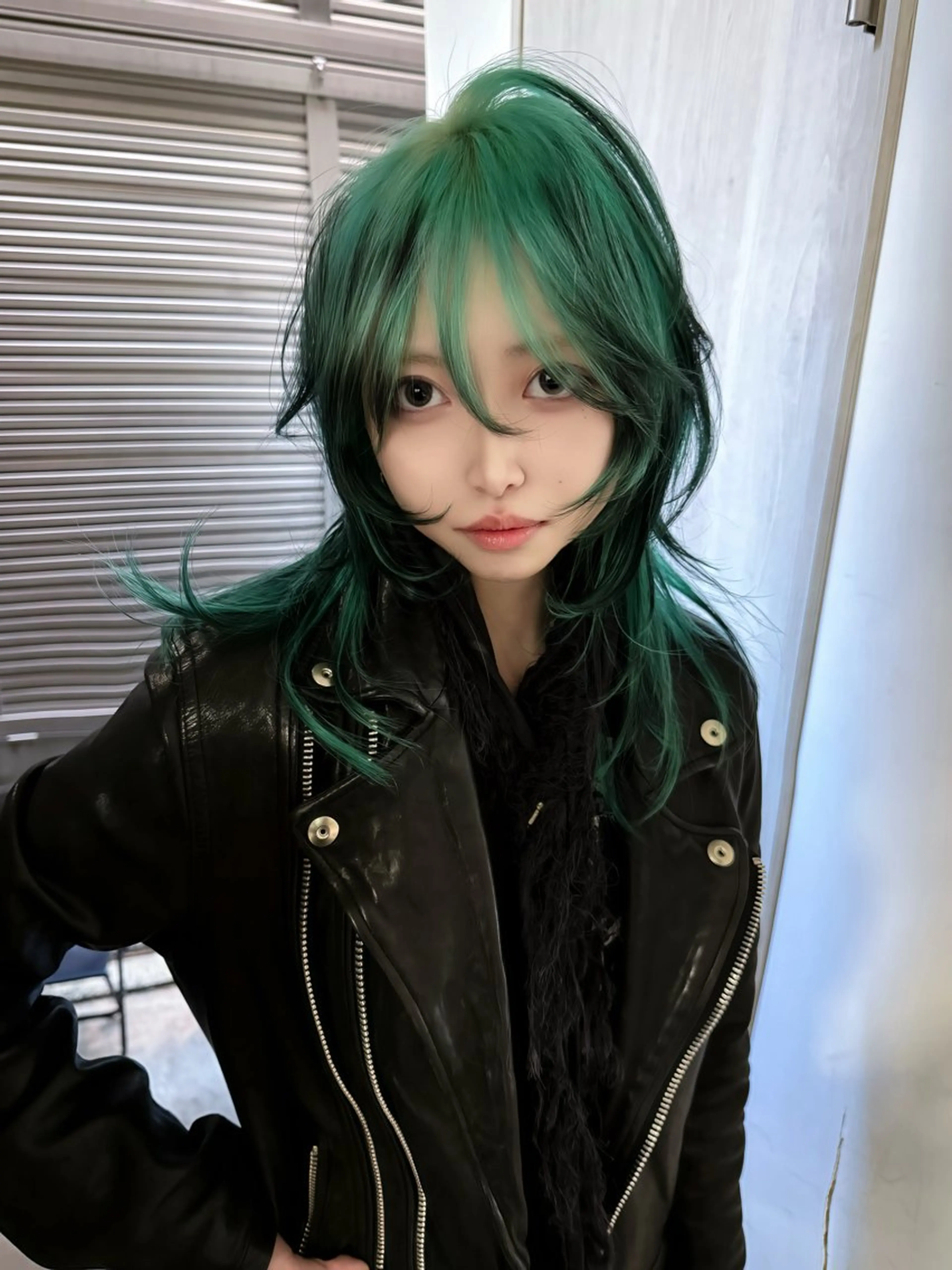 セミロング ウルフカット カット MONIQA原宿所属・デザインカラーウルフ 宙也のヘアスタイル