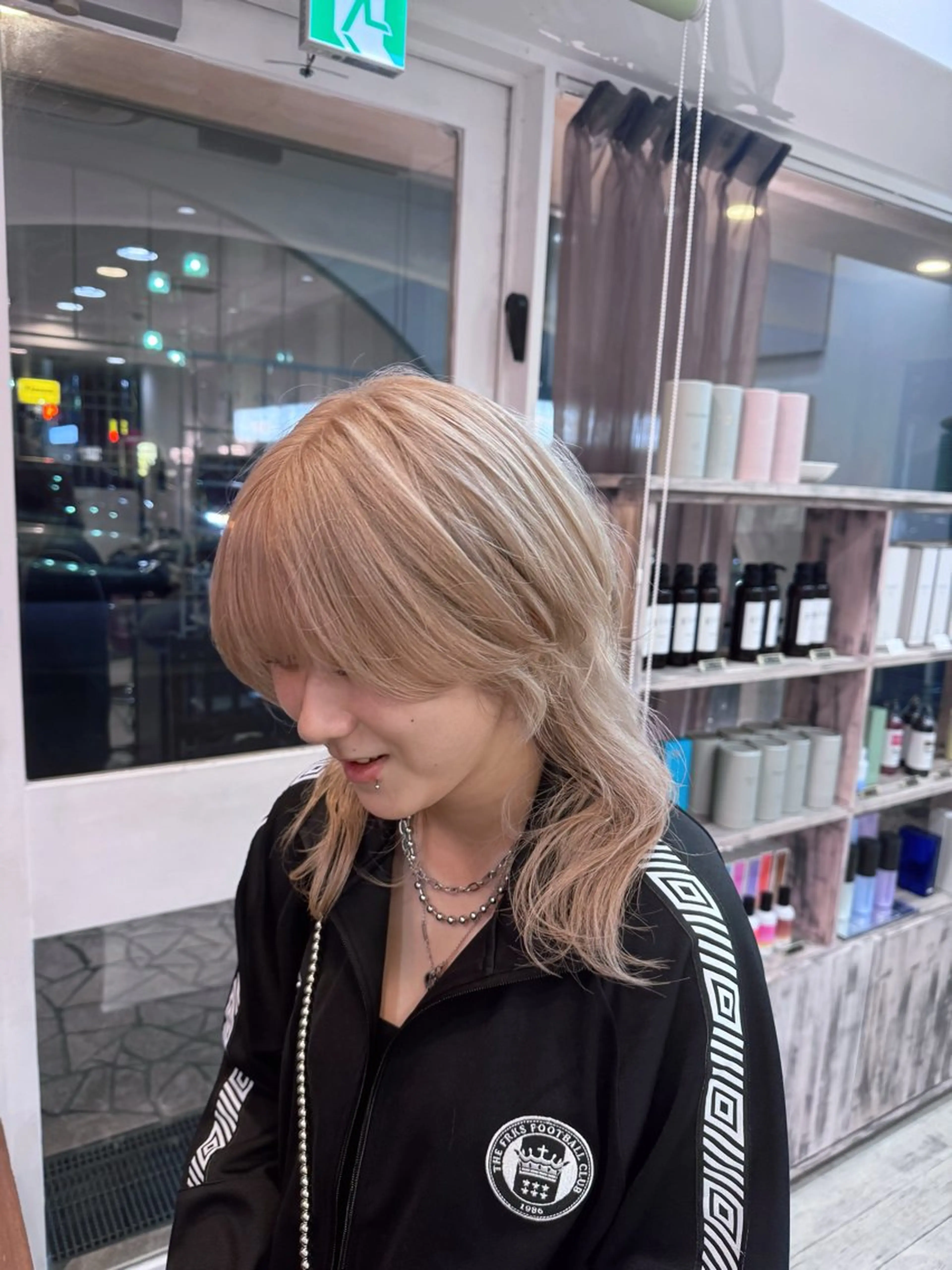 ミディアム カラー ベージュカラー ウルフ/レイヤー /パーマ　ナユタのヘアスタイル