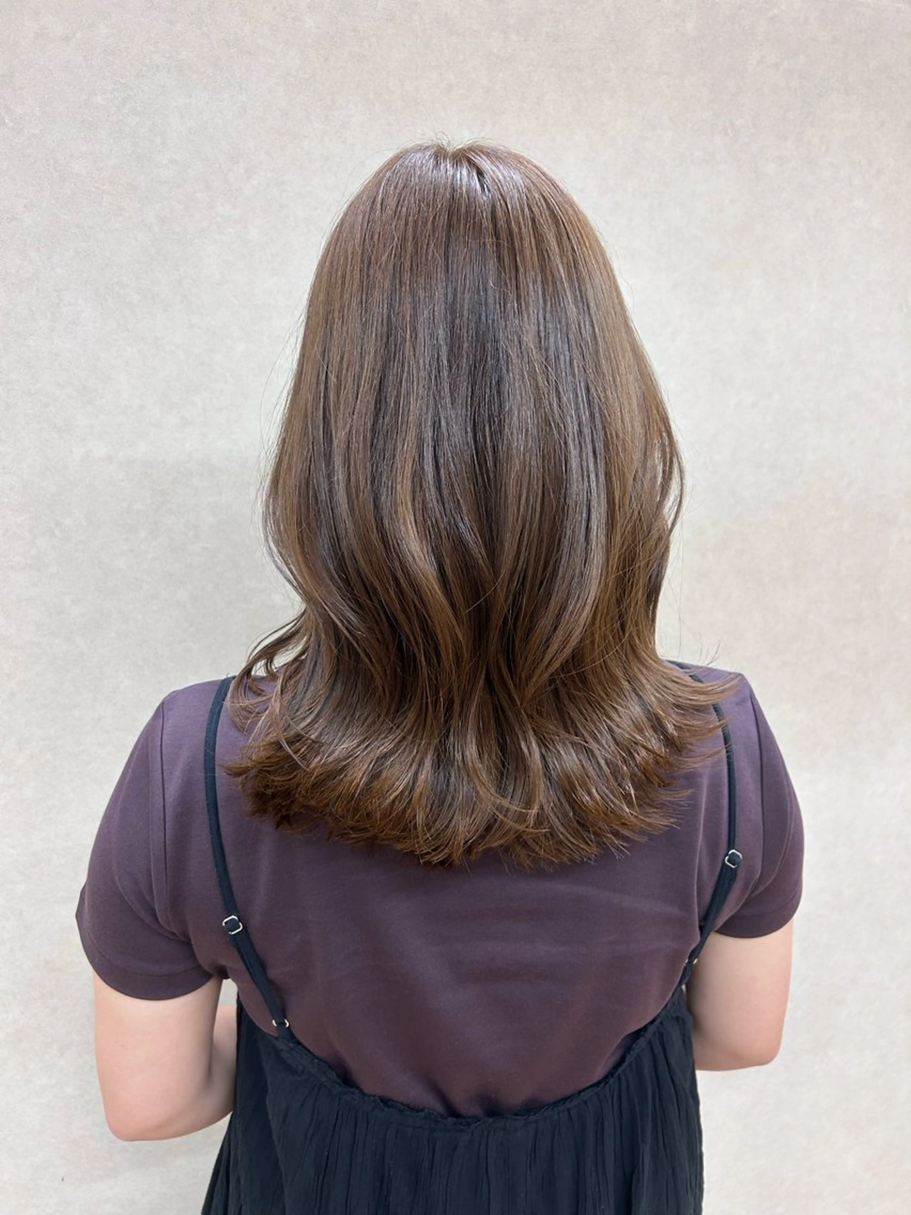 セミロング カラー 板倉 奏美のヘアスタイル