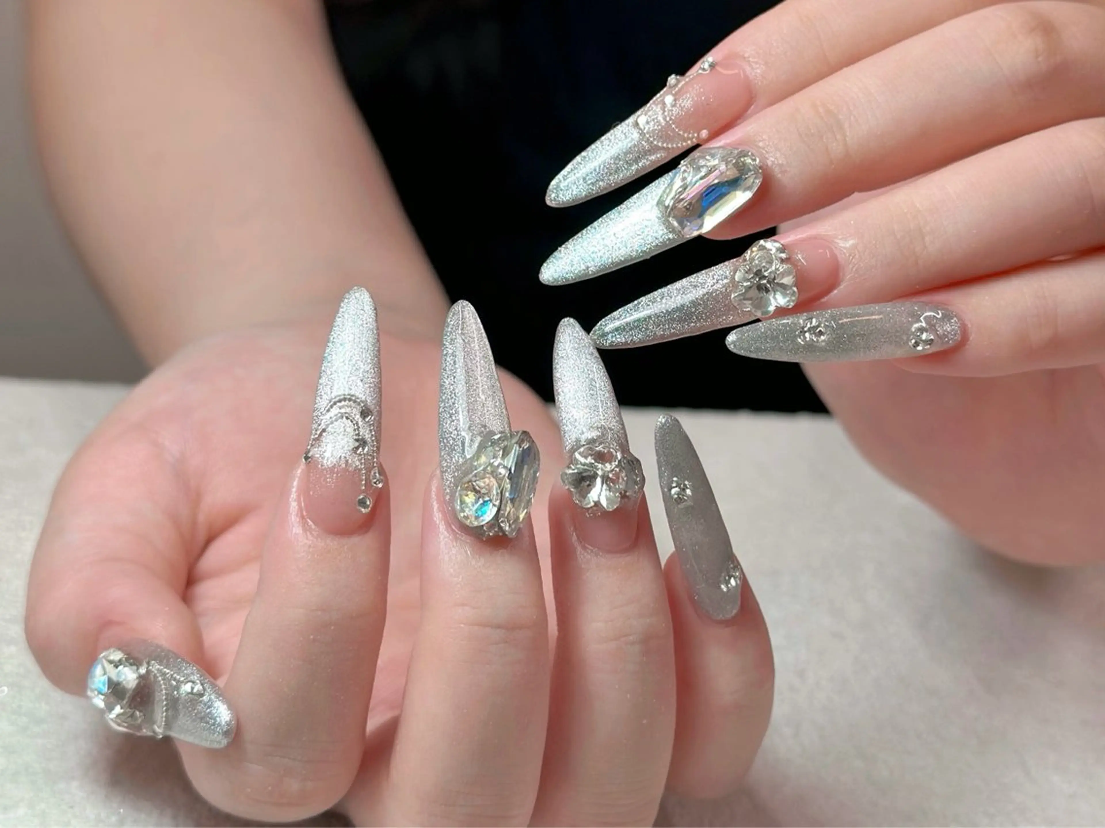 ネイル オーロラネイル ブルー チークネイル 長さ出し フットネイル ハンドネイル Mochi 168のネイルデザイン