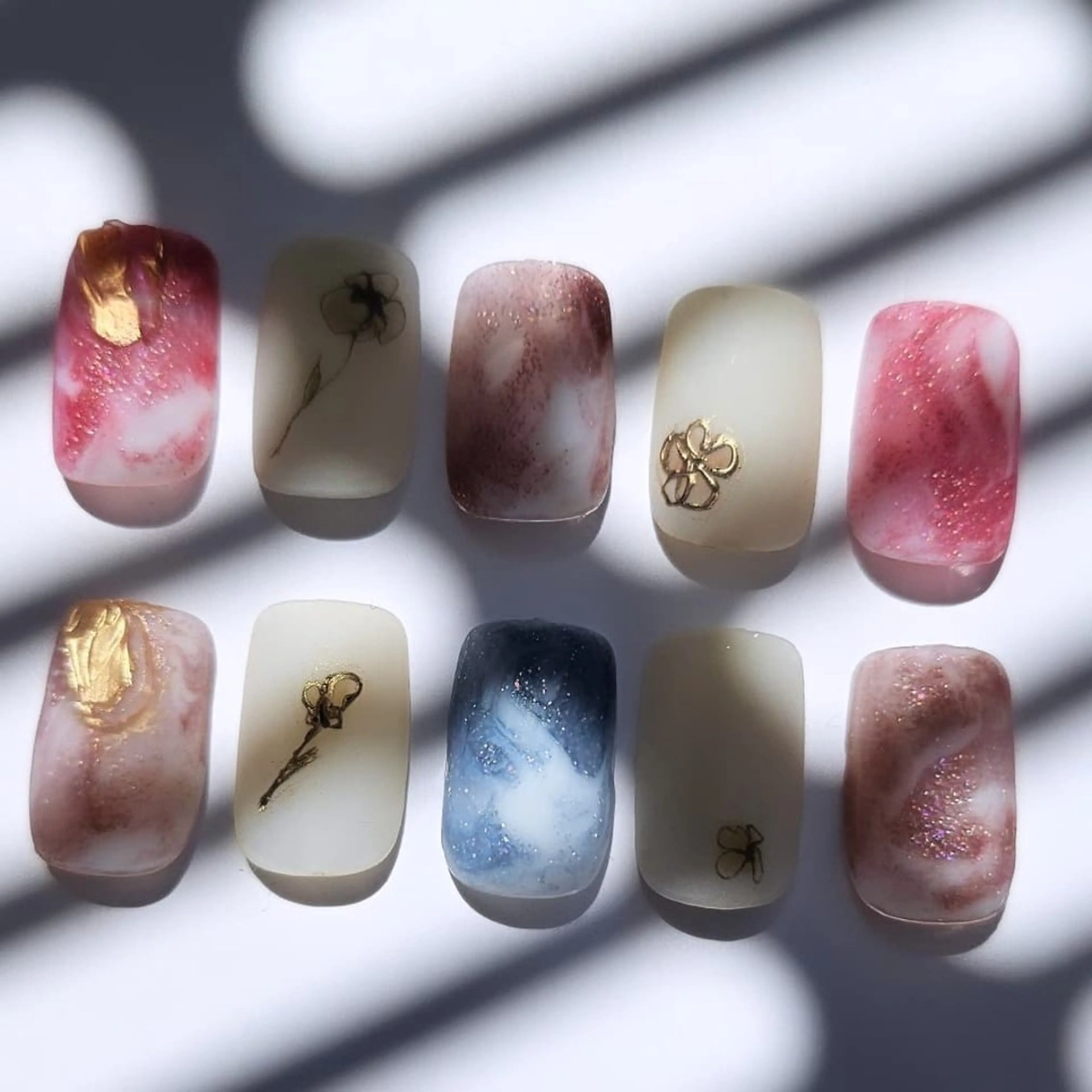 ネイル ニュアンスネイル emust.nail   のネイルデザイン