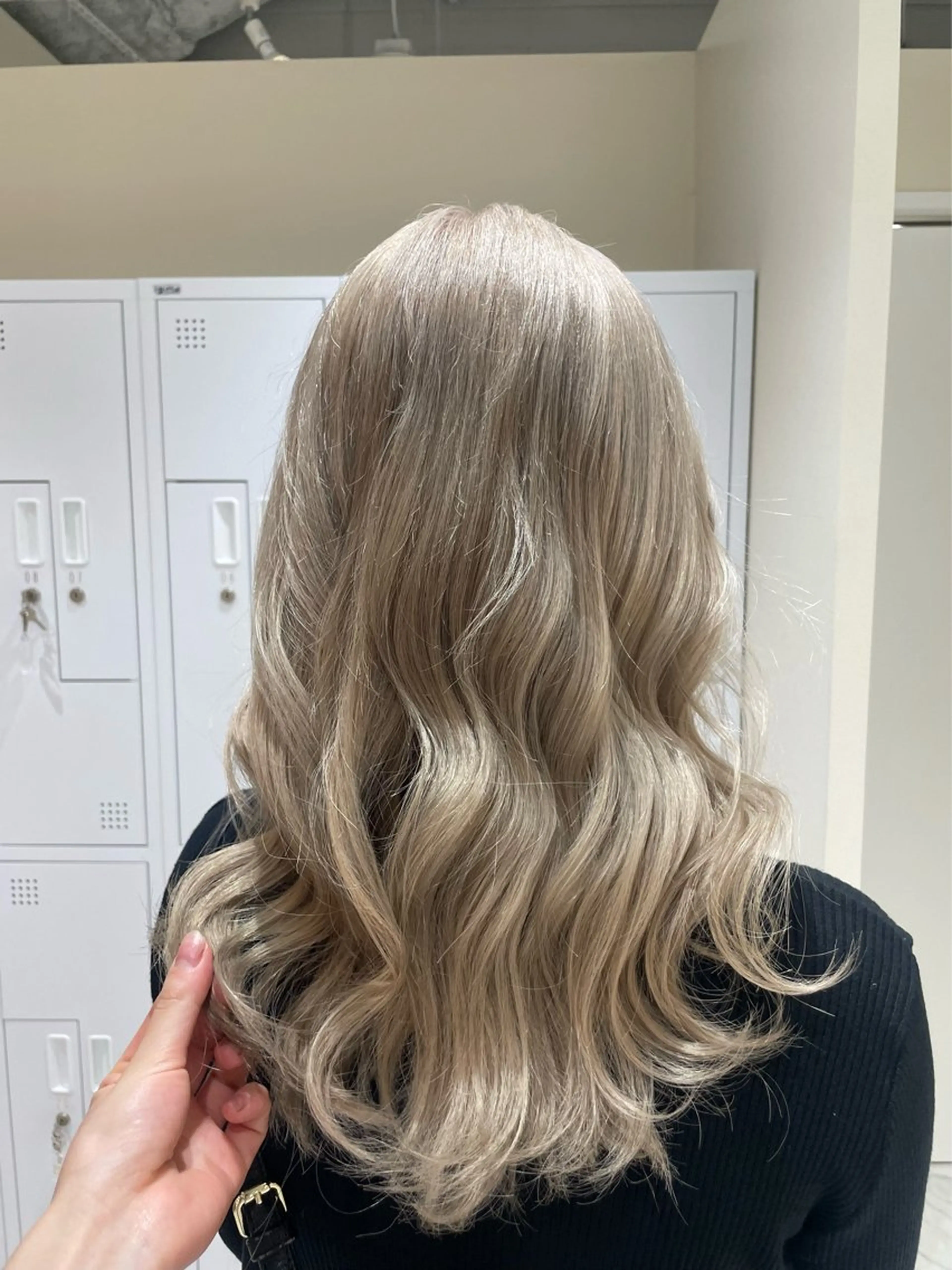 ロング カラー アッシュ ベージュカラー ブリーチ 透明感カラー ダブルカラー レイヤー /髪質改善/ariのヘアスタイル