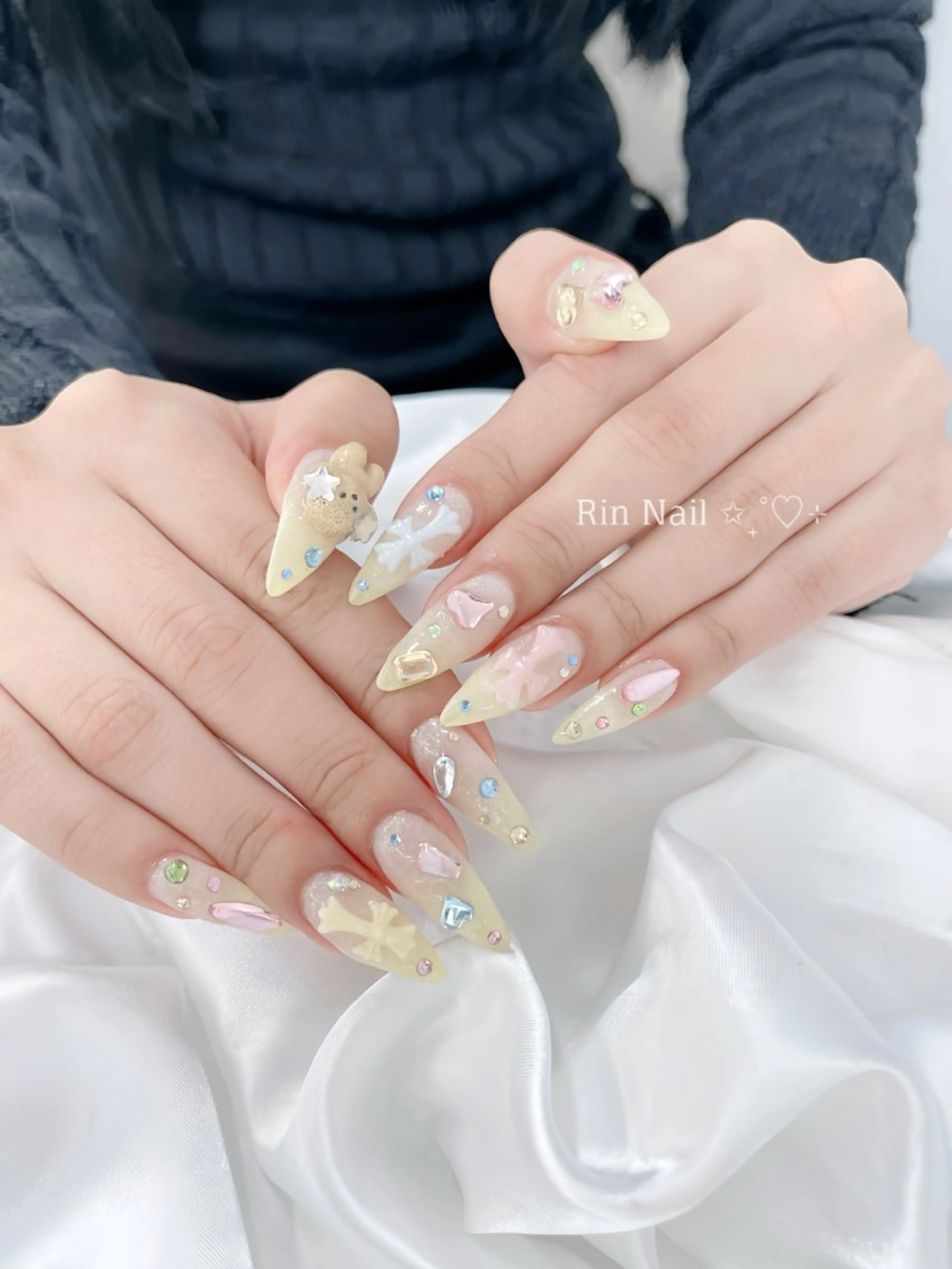 ネイル アートネイル チークネイル ジェルネイル ロングネイル マグネットネイル ハンドネイル Rin Nail 新大久保店のネイルデザイン