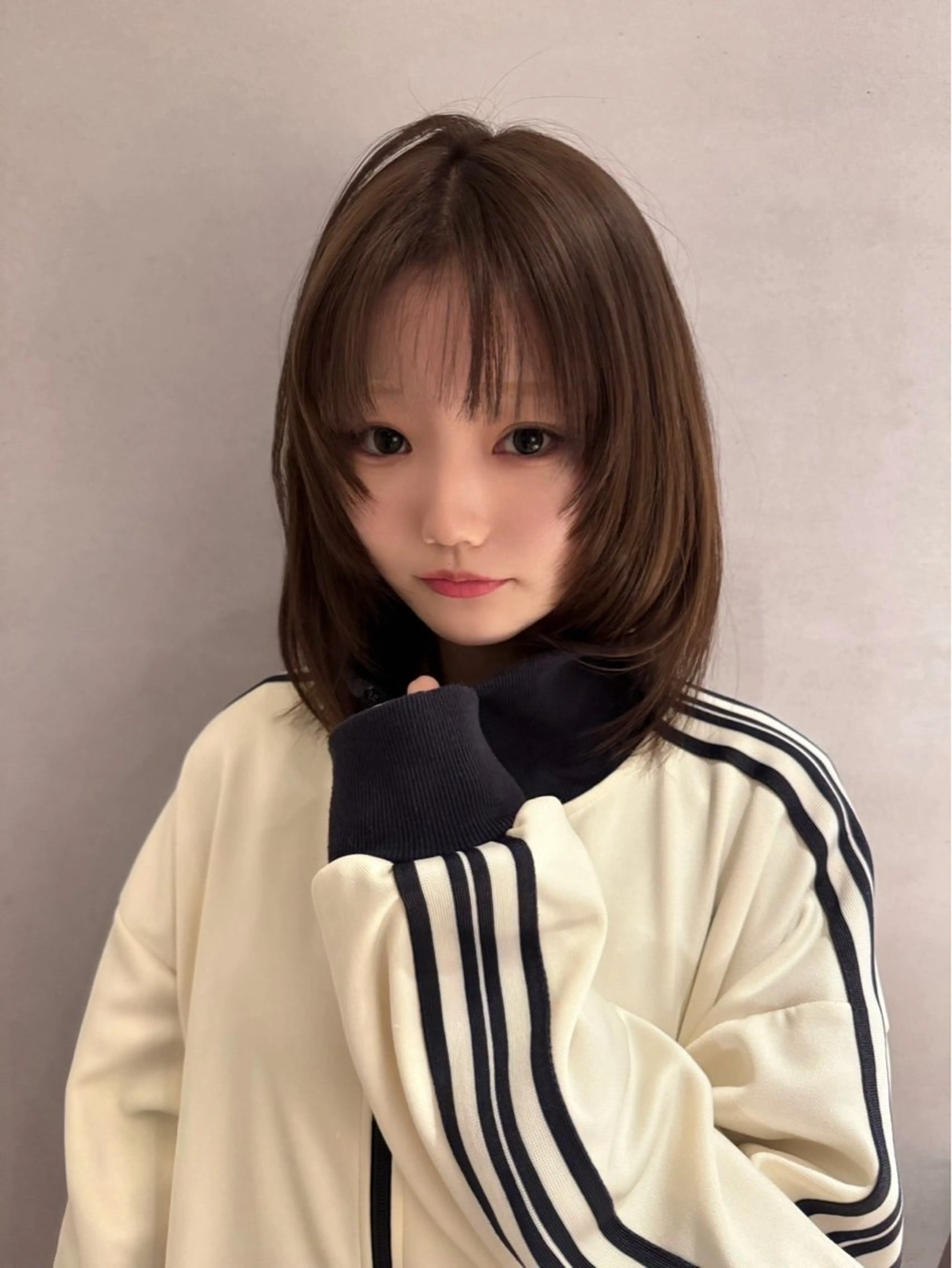 ミディアム カラー ベージュカラー ブリーチ ブラウンカラー ブラウンベージュ レイヤーカット ハイトーン縮毛/暖色 なーな🎀🤍のヘアスタイル