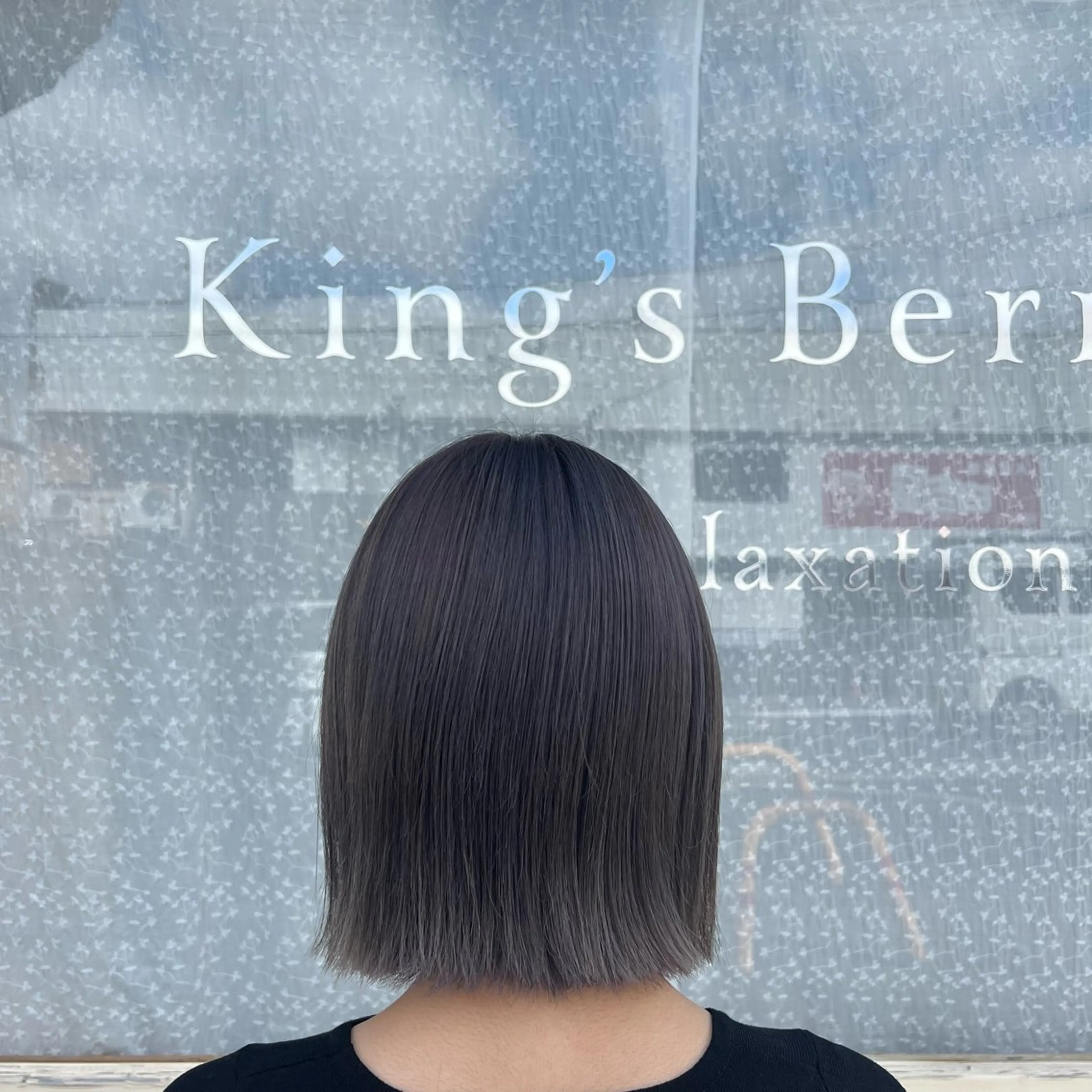 セミロング アッシュ アッシュグレー 伊藤 康乃のヘアスタイル