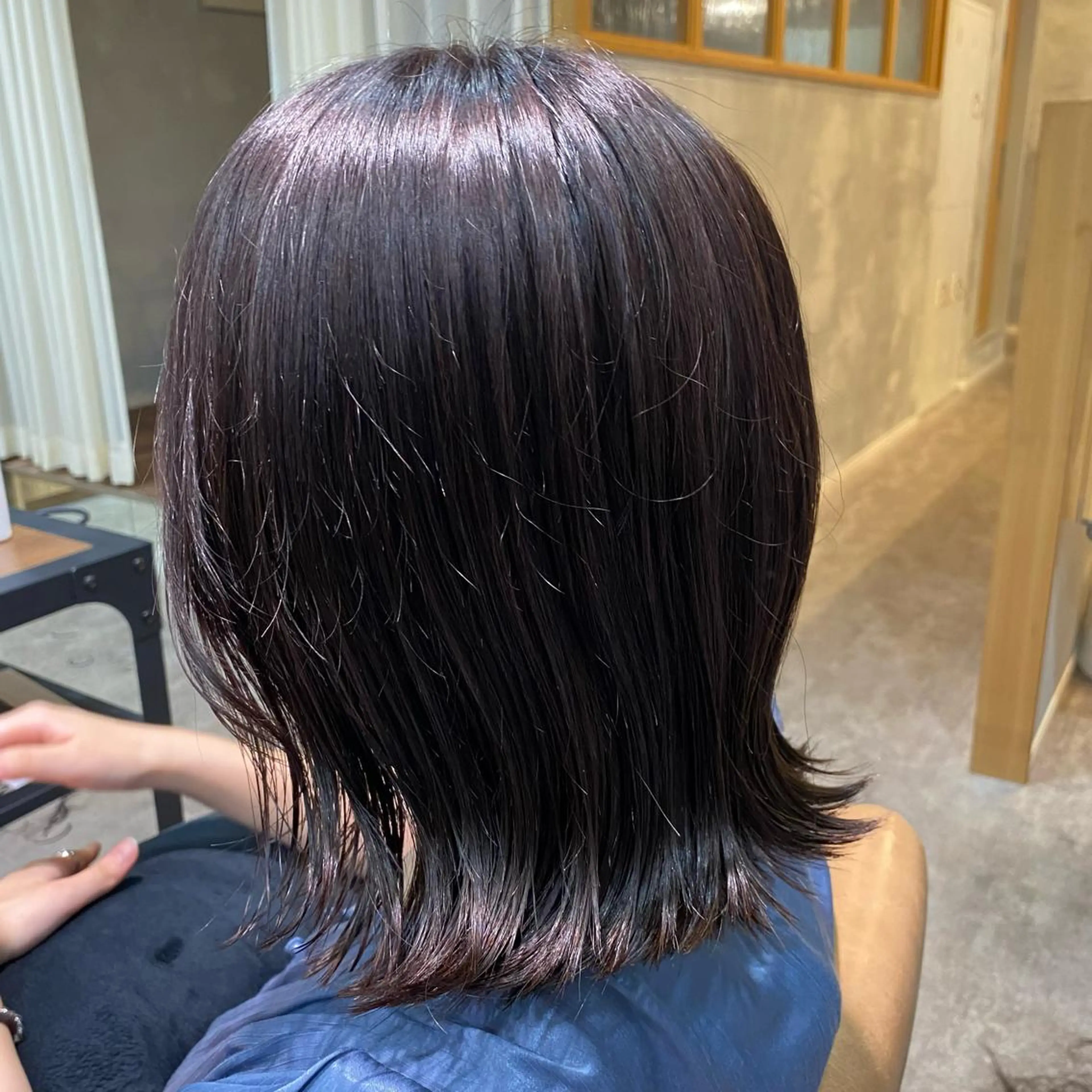 ミディアム 外ハネヘア 大久保 優香のヘアスタイル