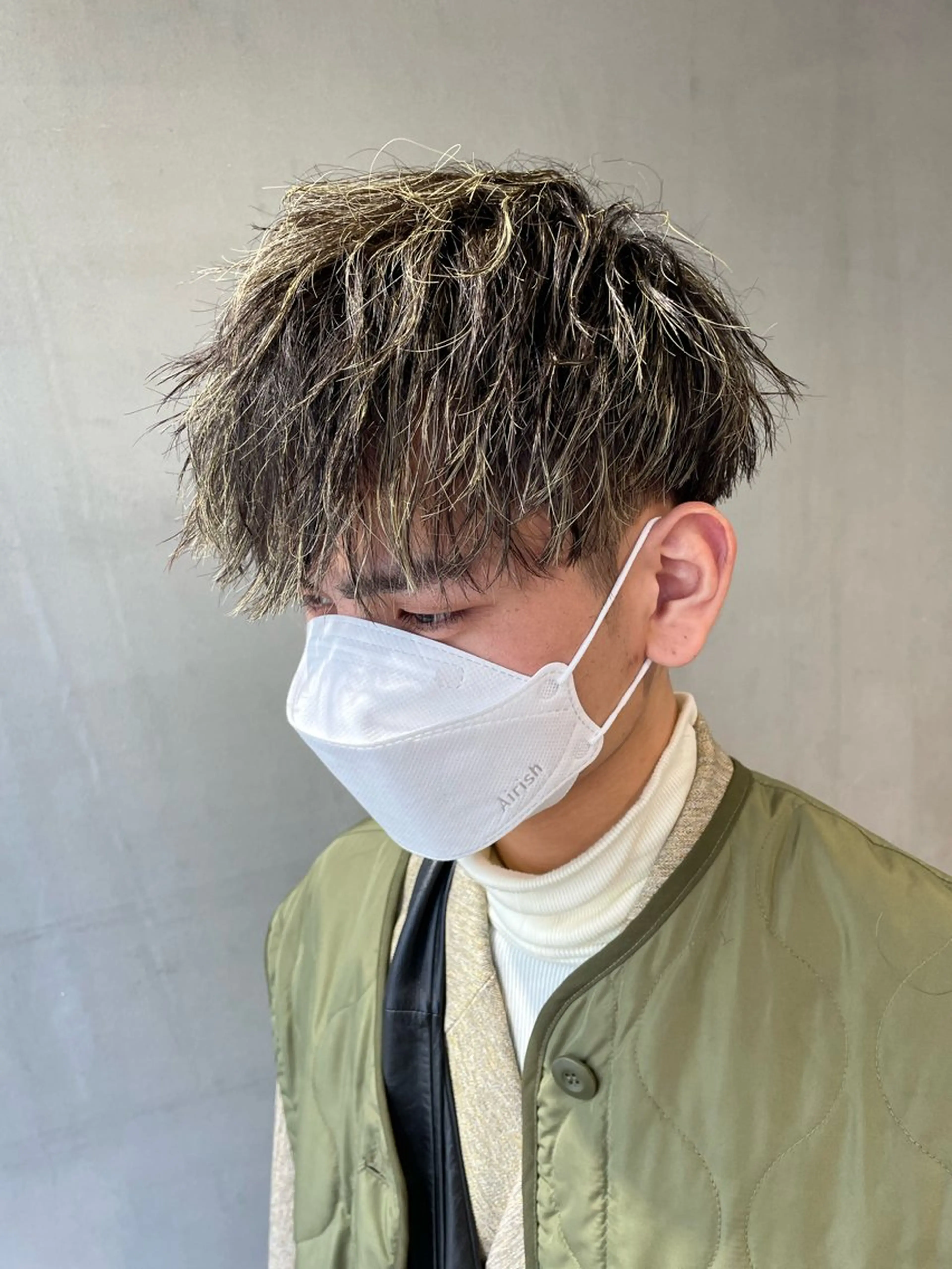 メンズ ラウンドマッシュ/ フェザーショート大阪のヘアスタイル