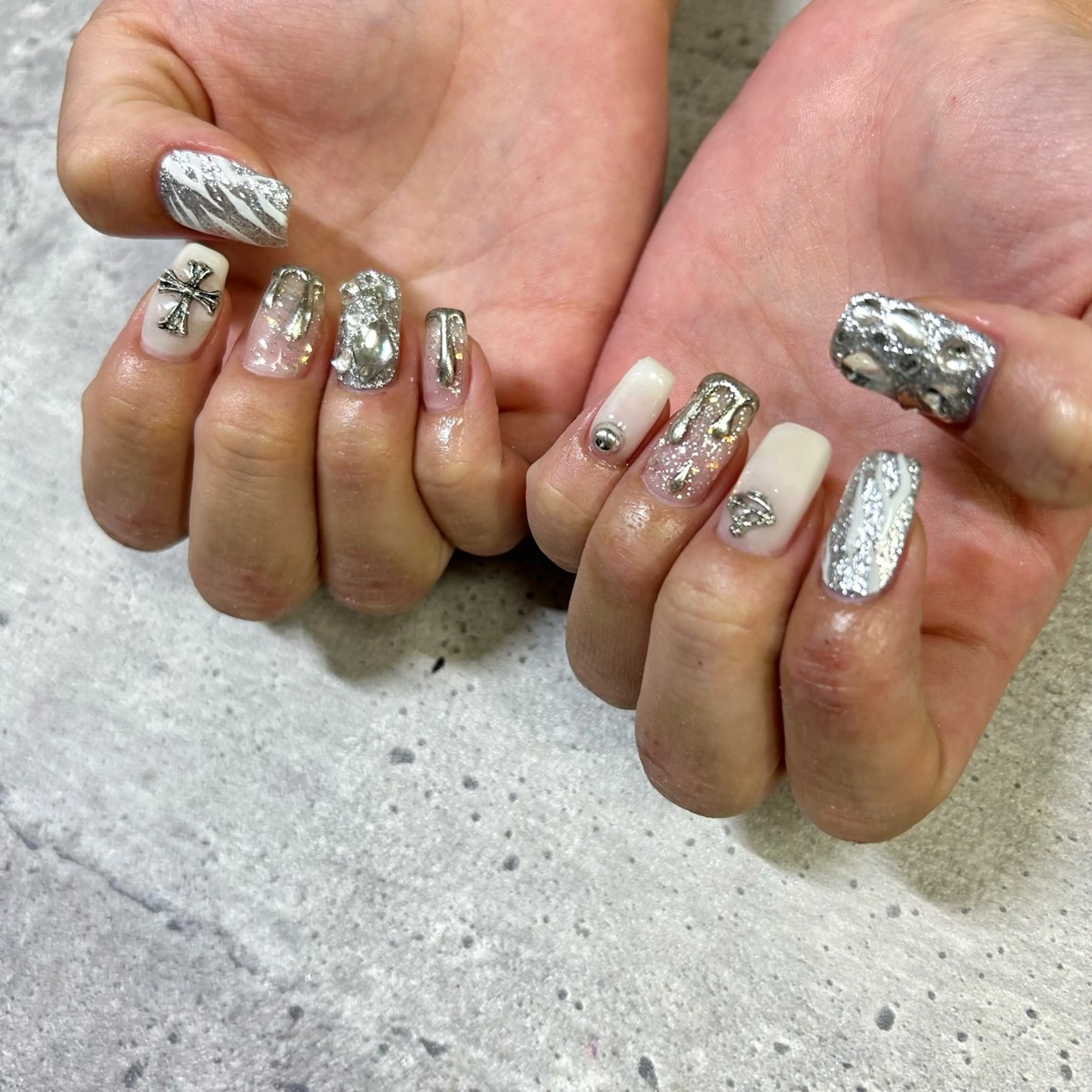 ネイル シルバー ハンドネイル ハンドケア 今福鶴見ネイル 8(ｴｲﾄ)のネイルデザイン