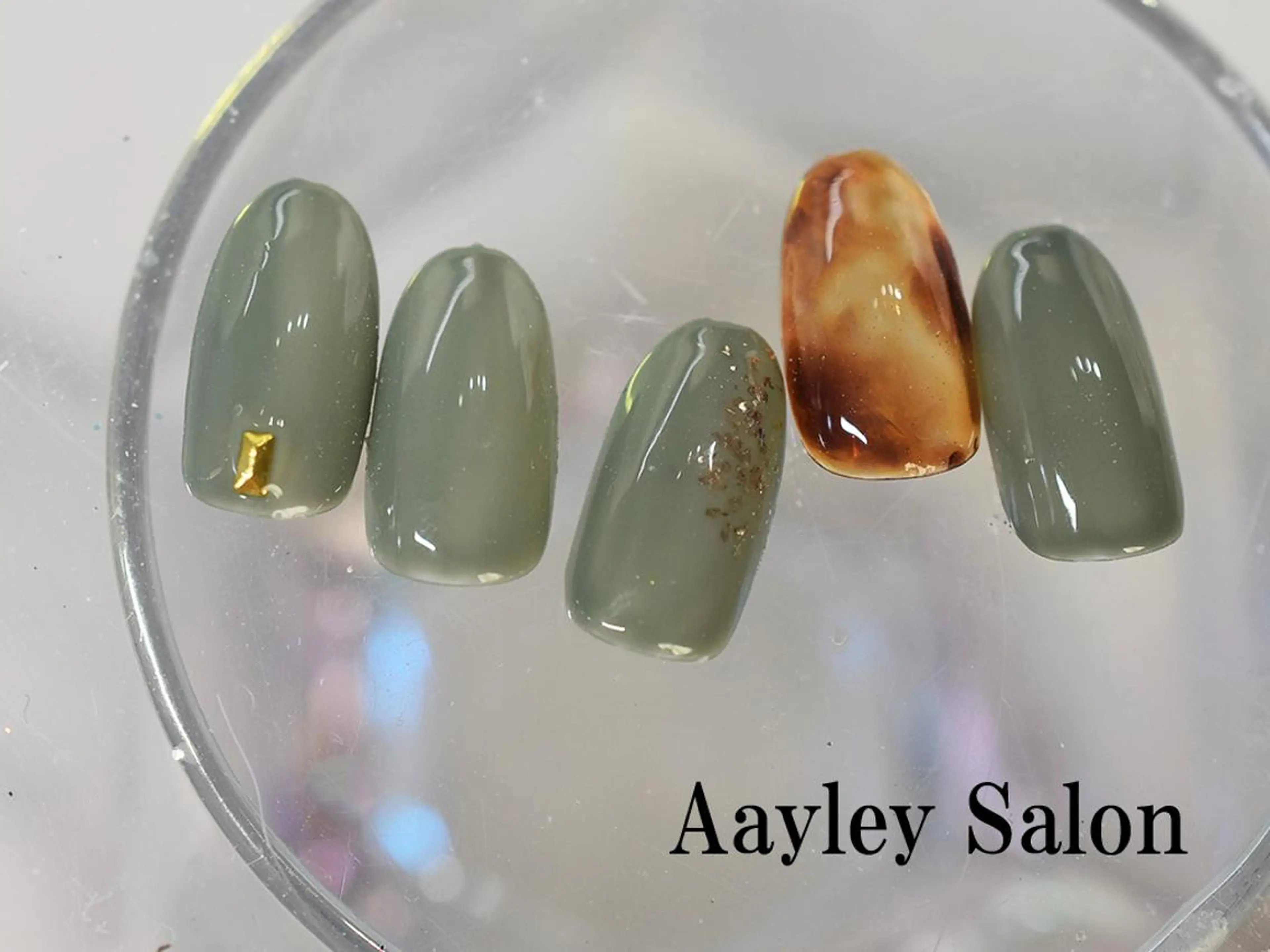 ミディアム ネイル カラー Aayley(アイリー)Salon所属・Aayley アイリ―サロンのネイルデザイン