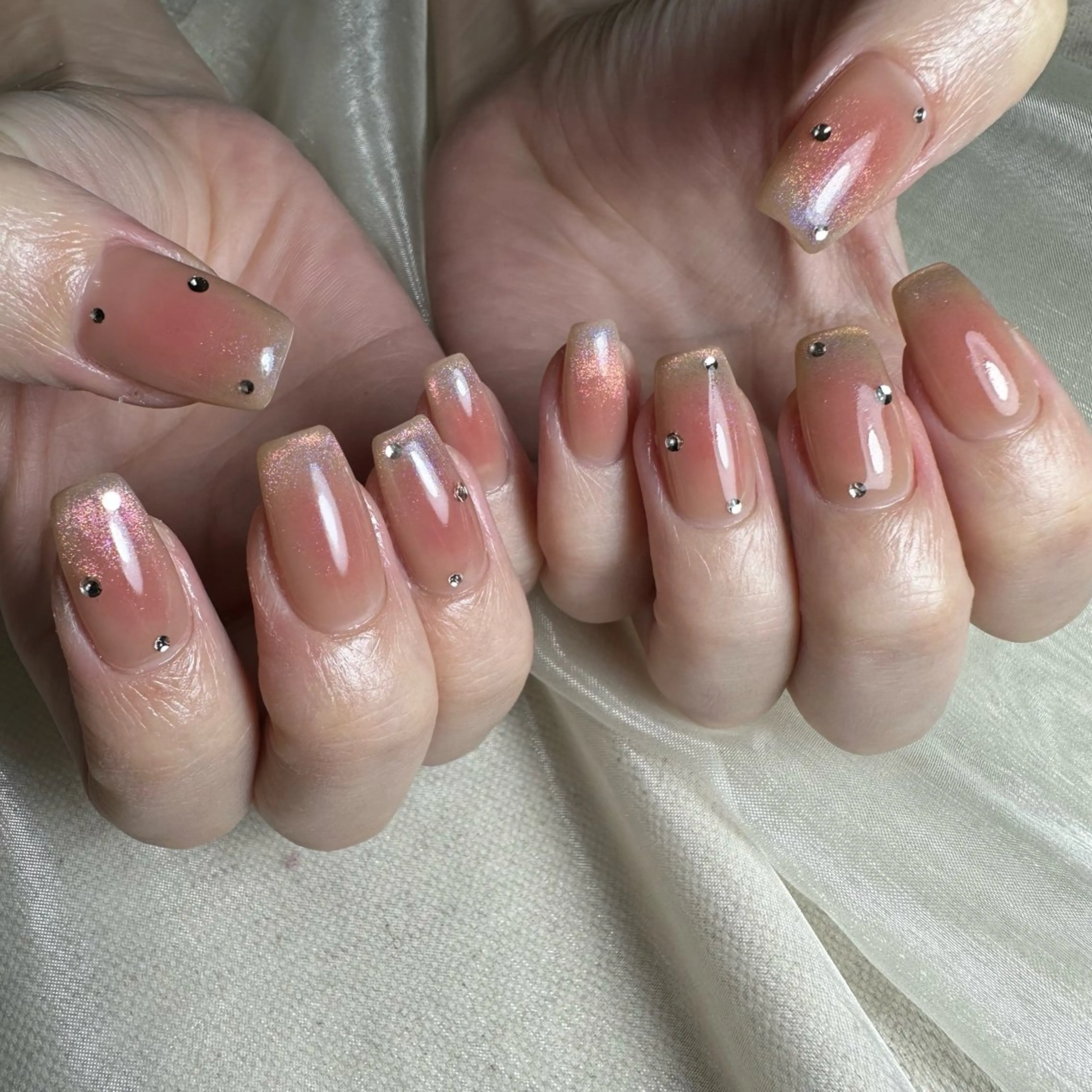 ネイル ハンドネイル repos~ルポ~所属・里見 麗のネイルデザイン