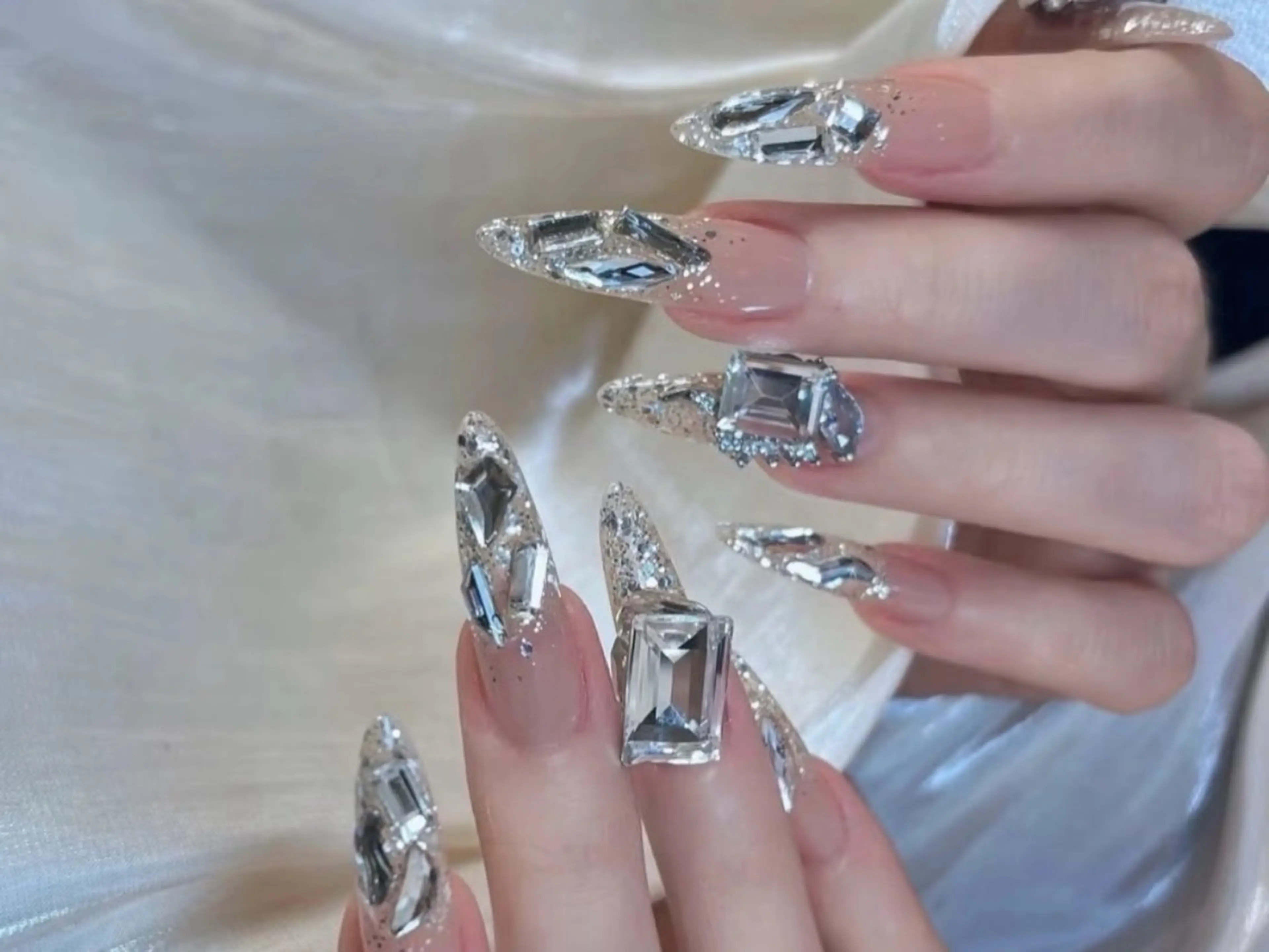ネイル ストーンネイル ハンドネイル NARUMI nail*eyeのマツエク・マツパデザイン