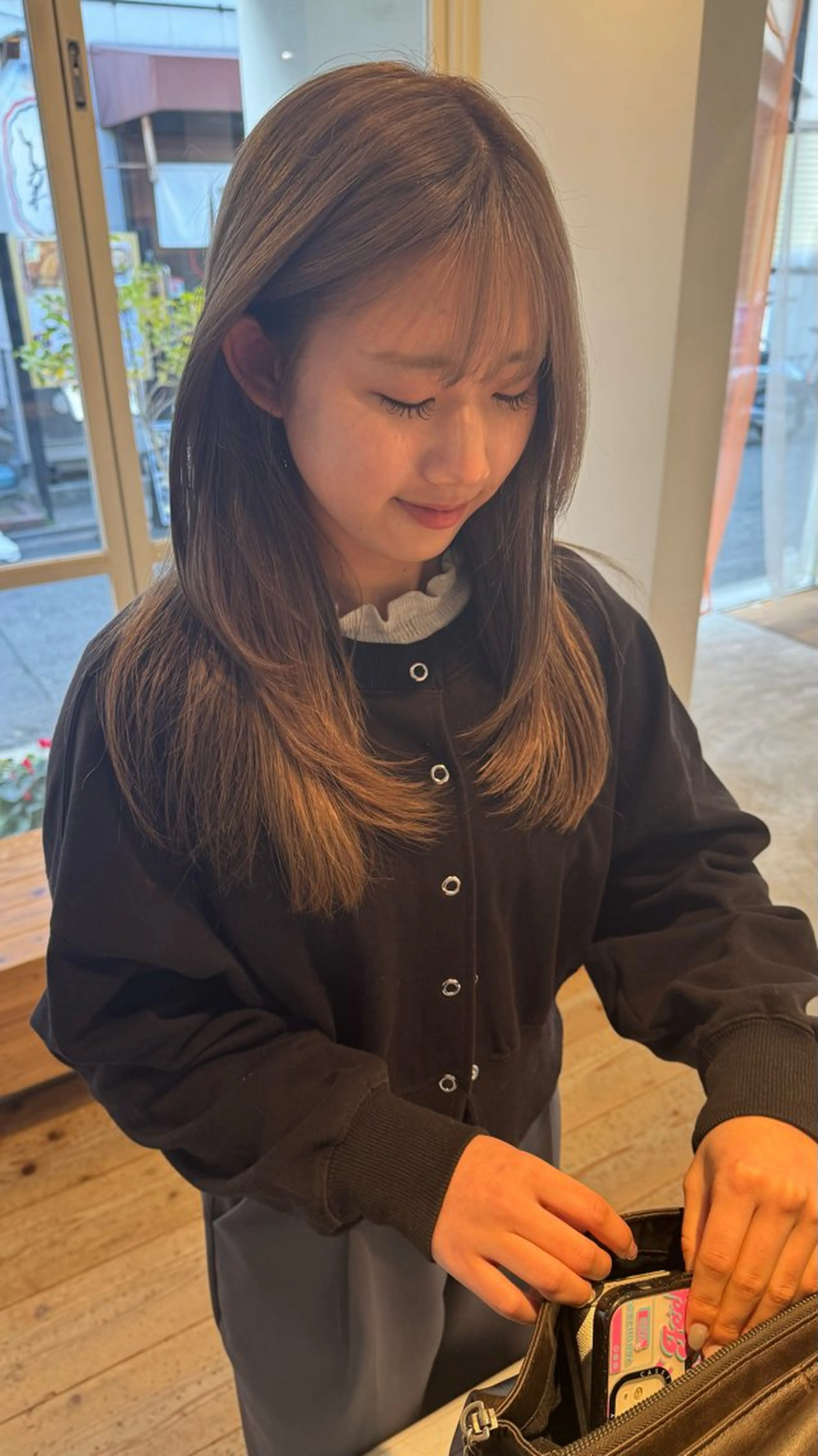 ロング カラー ベージュカラー ブリーチ 顔周りカット レイヤーカット 【YOKE】　西田 乃那のヘアスタイル