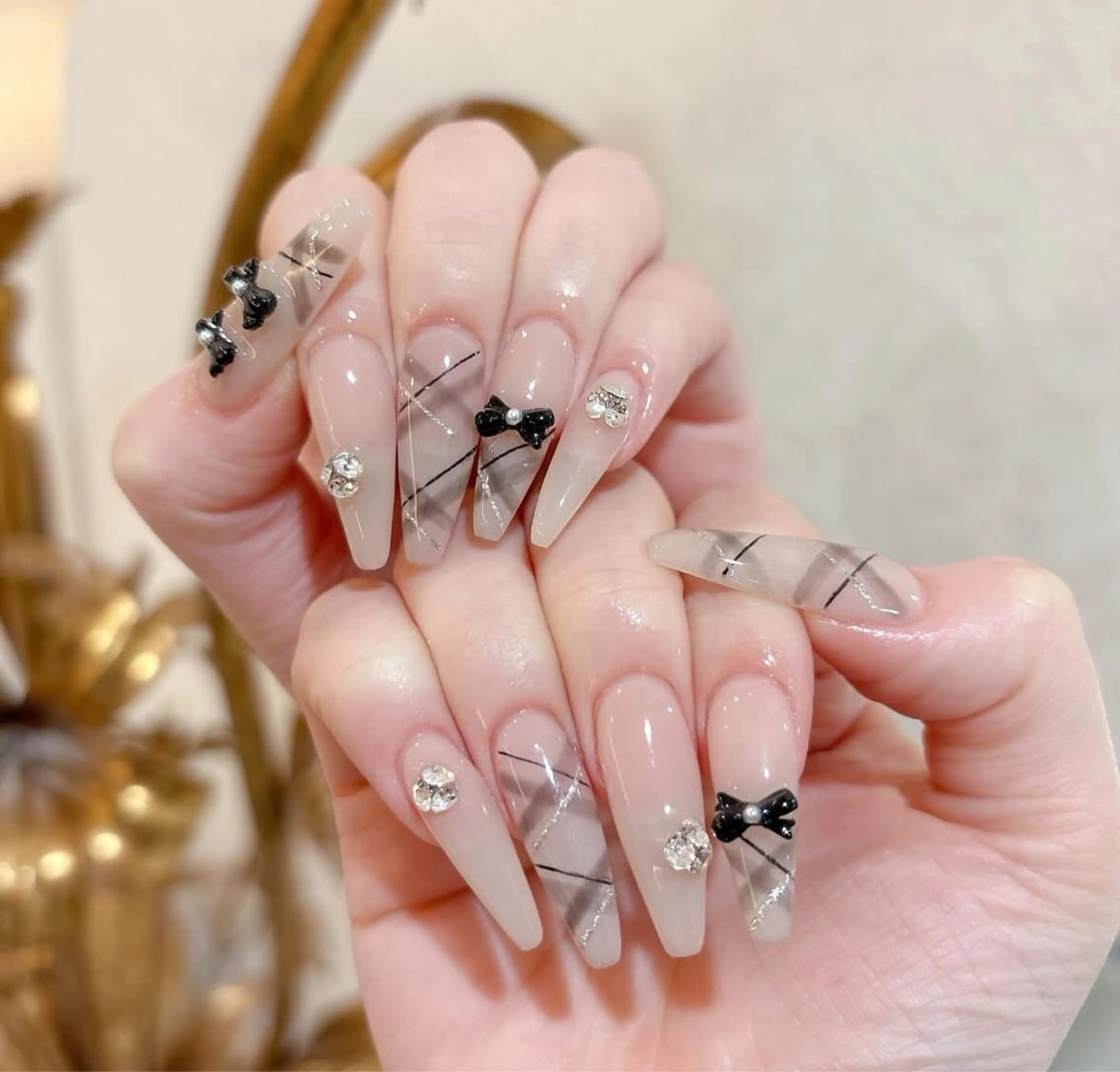 ネイル 長さ出し グラデーション キラキラネイル 韓国ネイル ラメ(グリッター) ハンドネイル ハンドケア Chisa Nail Studio所属・チ サのネイルデザイン