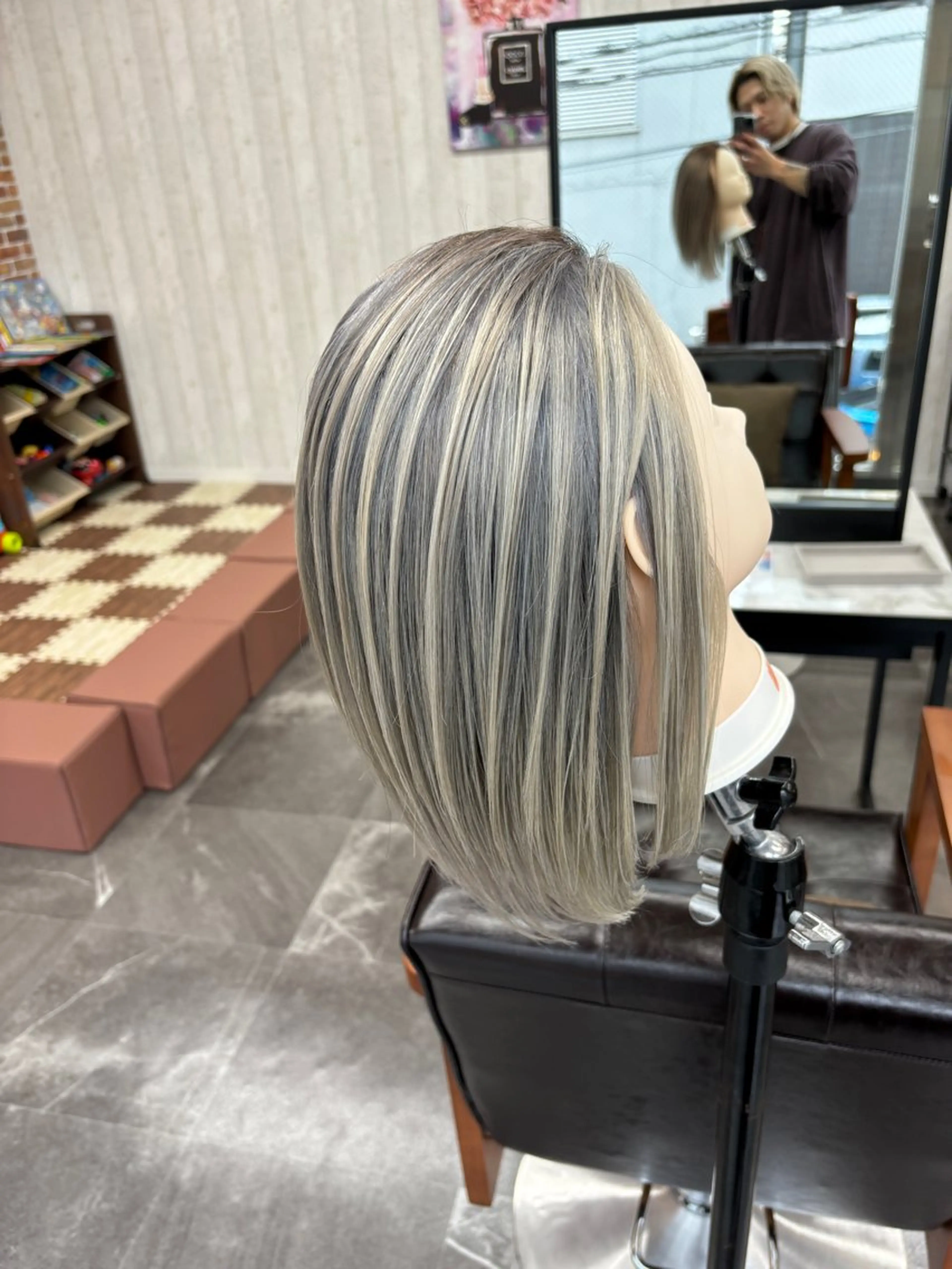 ショート カラー ブリーチ カット ヘアカラー ギャルの革命児 秀斗のヘアスタイル