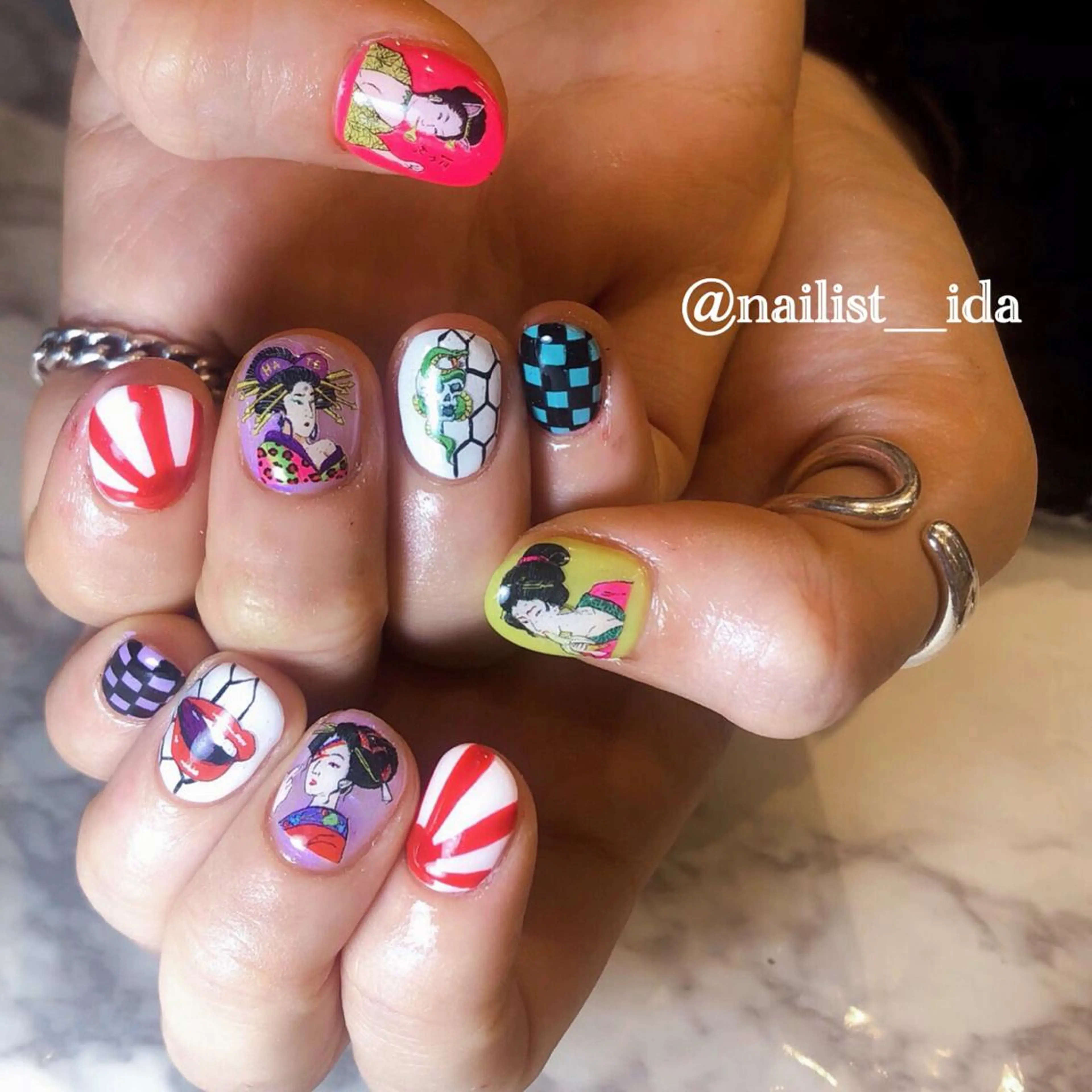 ネイル 持ち込み Arowa 伊田のネイルデザイン