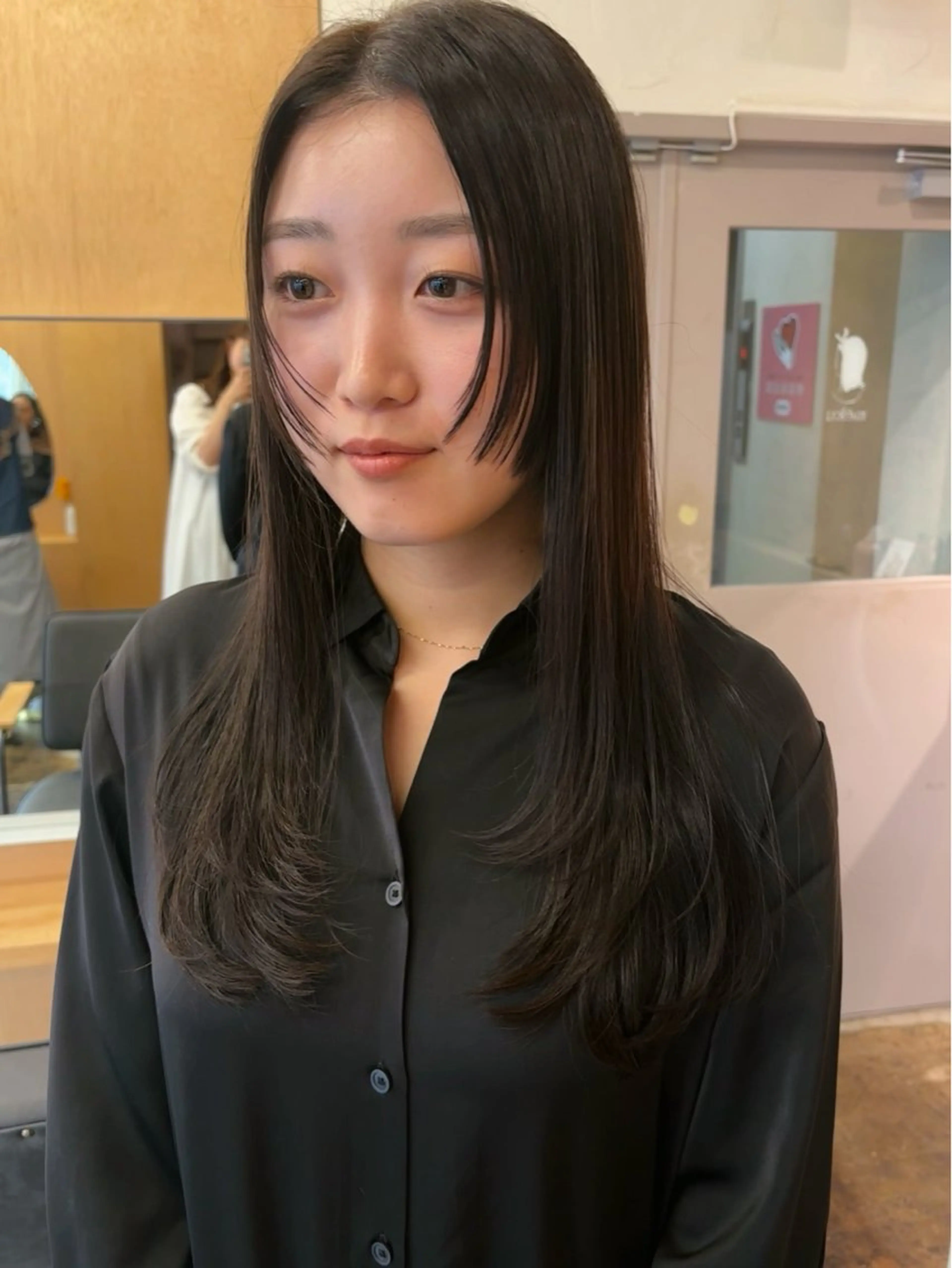 ロング カラー ロングレイヤー ベージュカラー 透明感カラー グレージュ オリーブベージュ 西山 紗耶香🪽 透明感カラー/ボブのヘアスタイル