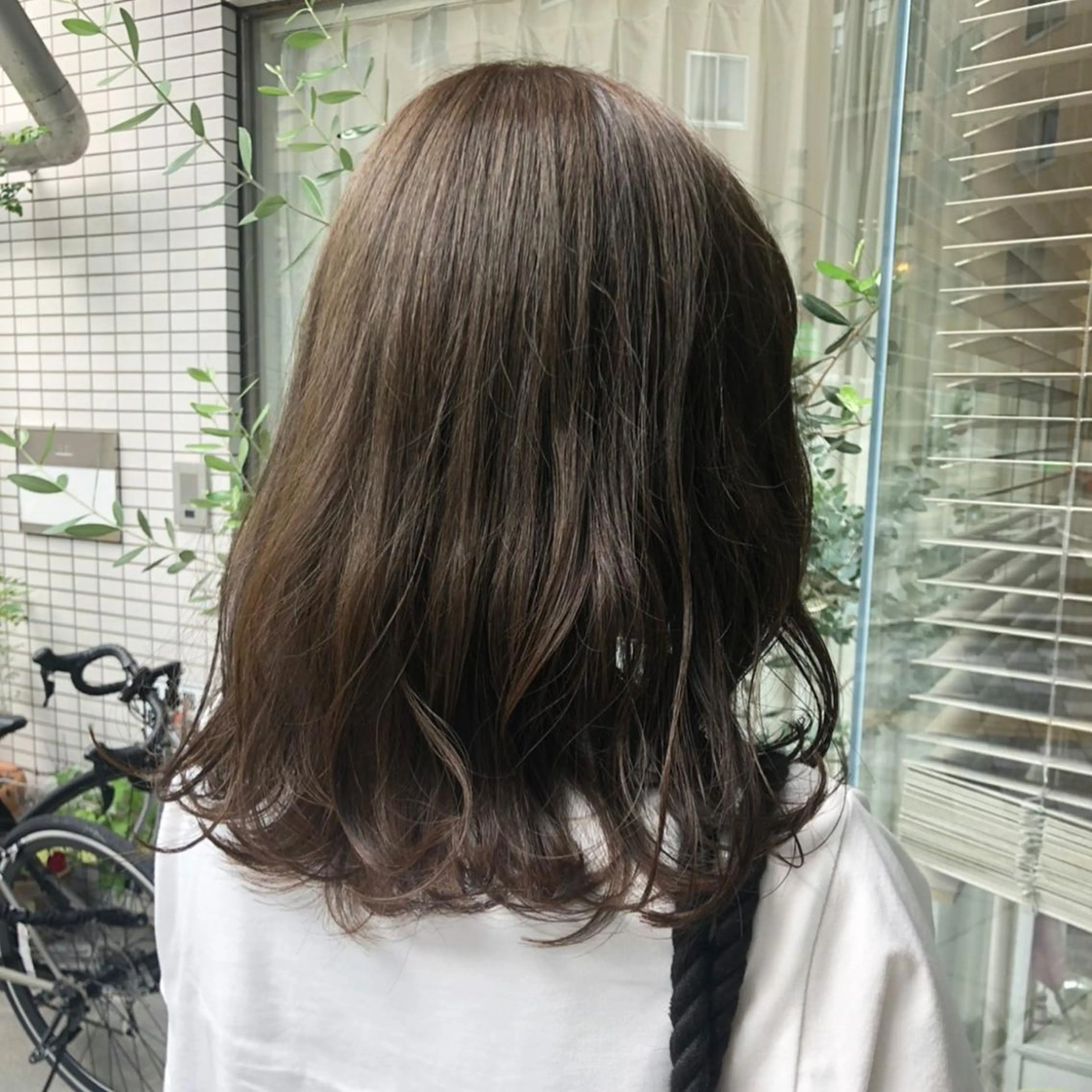 ミディアム カラー fio マナミのヘアスタイル