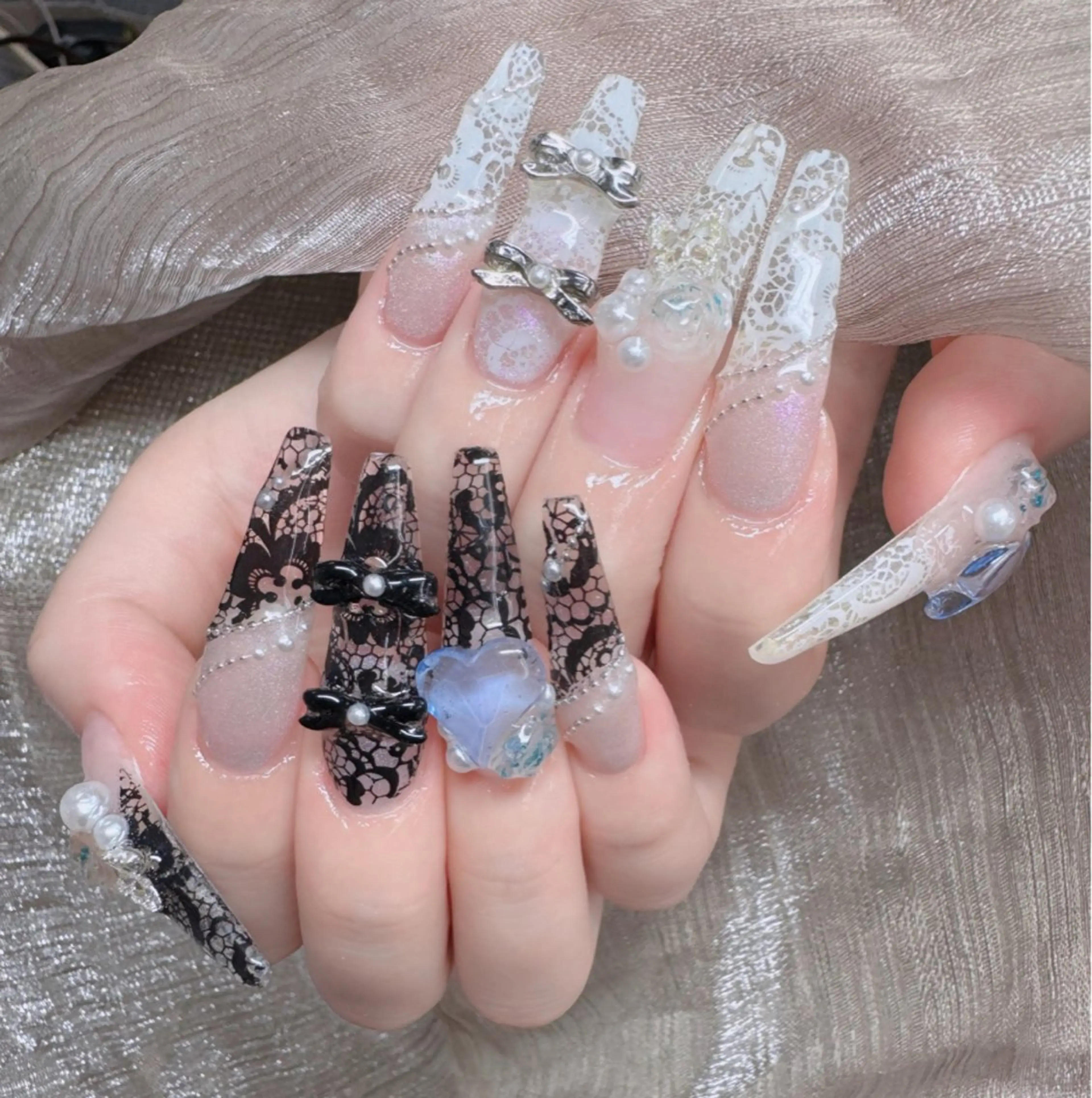 ネイル フレンチネイル ジェルネイル ガラスフレンチ ハロウィン ハート ハンドネイル H.baby Nail Salonのネイルデザイン