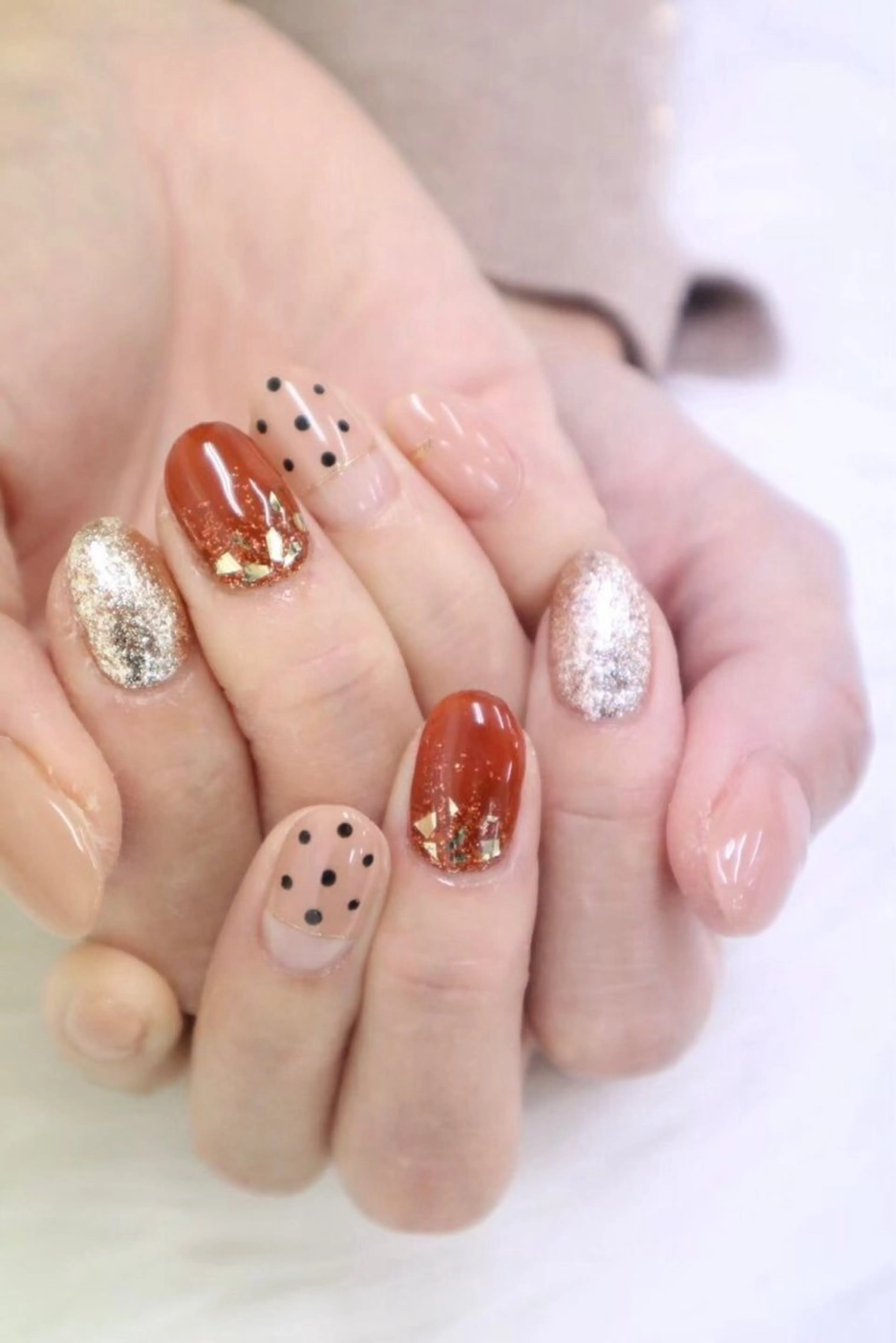 ネイル ドット キラキラネイル カラーズビューティサロン所属・ツノスエアヤカ ／つののネイルデザイン