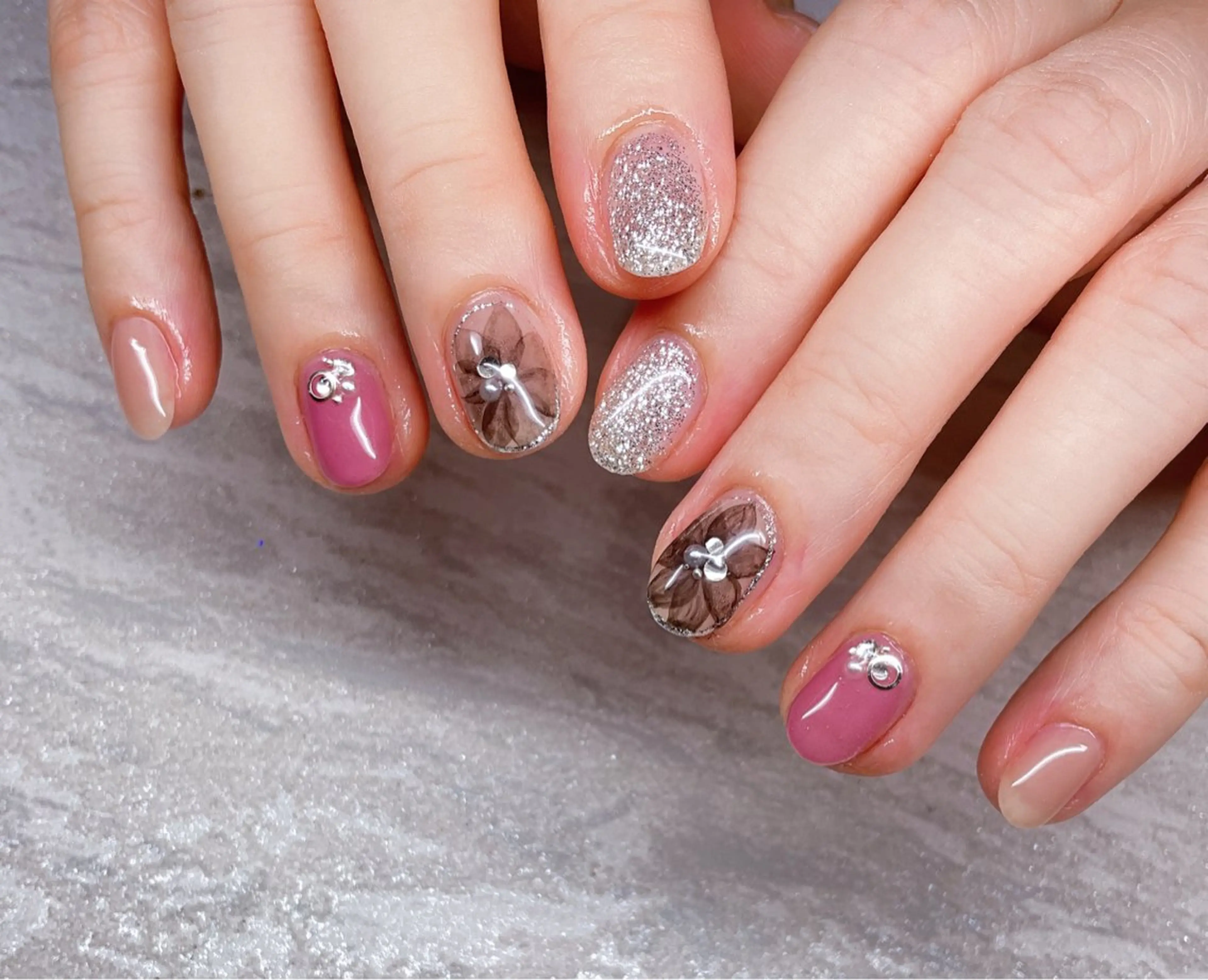 ネイル ハンドネイル R inのネイルデザイン