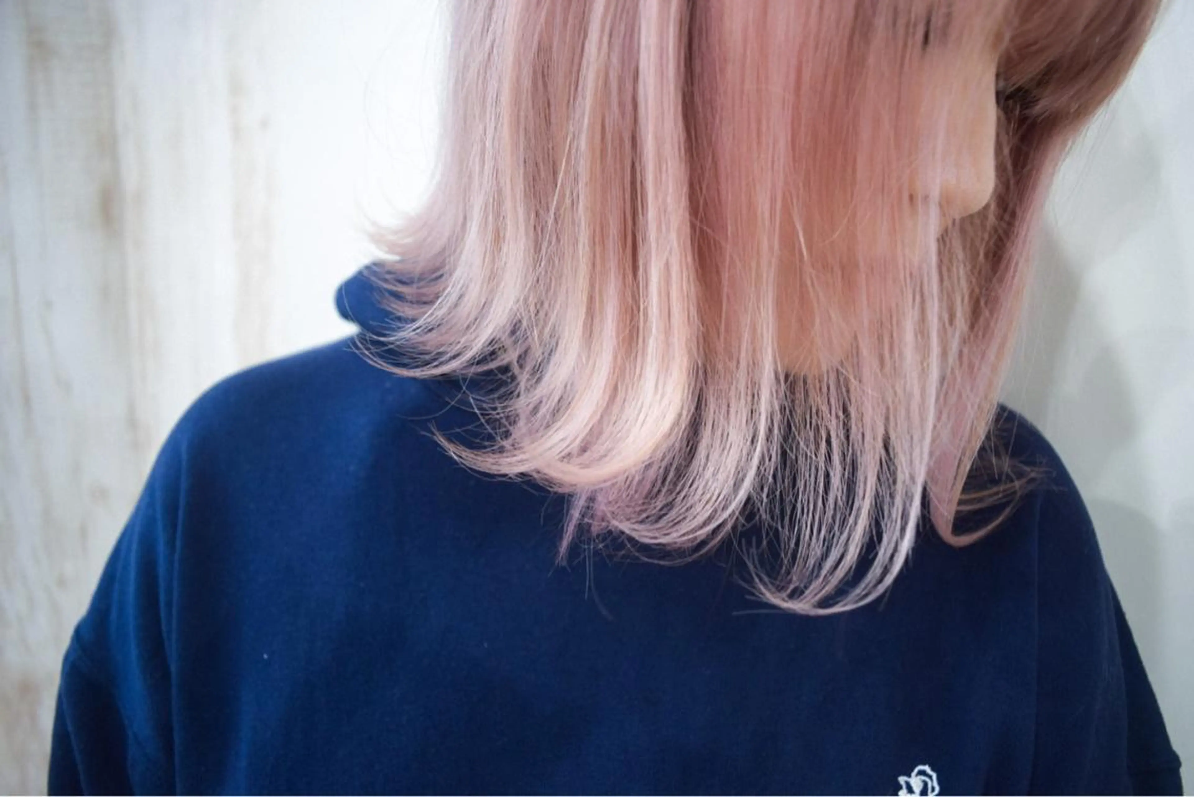 ショート カラー ブリーチ ピンクカラー ホワイトピンク ヘアカラー トリートメント ハイトーンカラー RYUのヘアスタイル