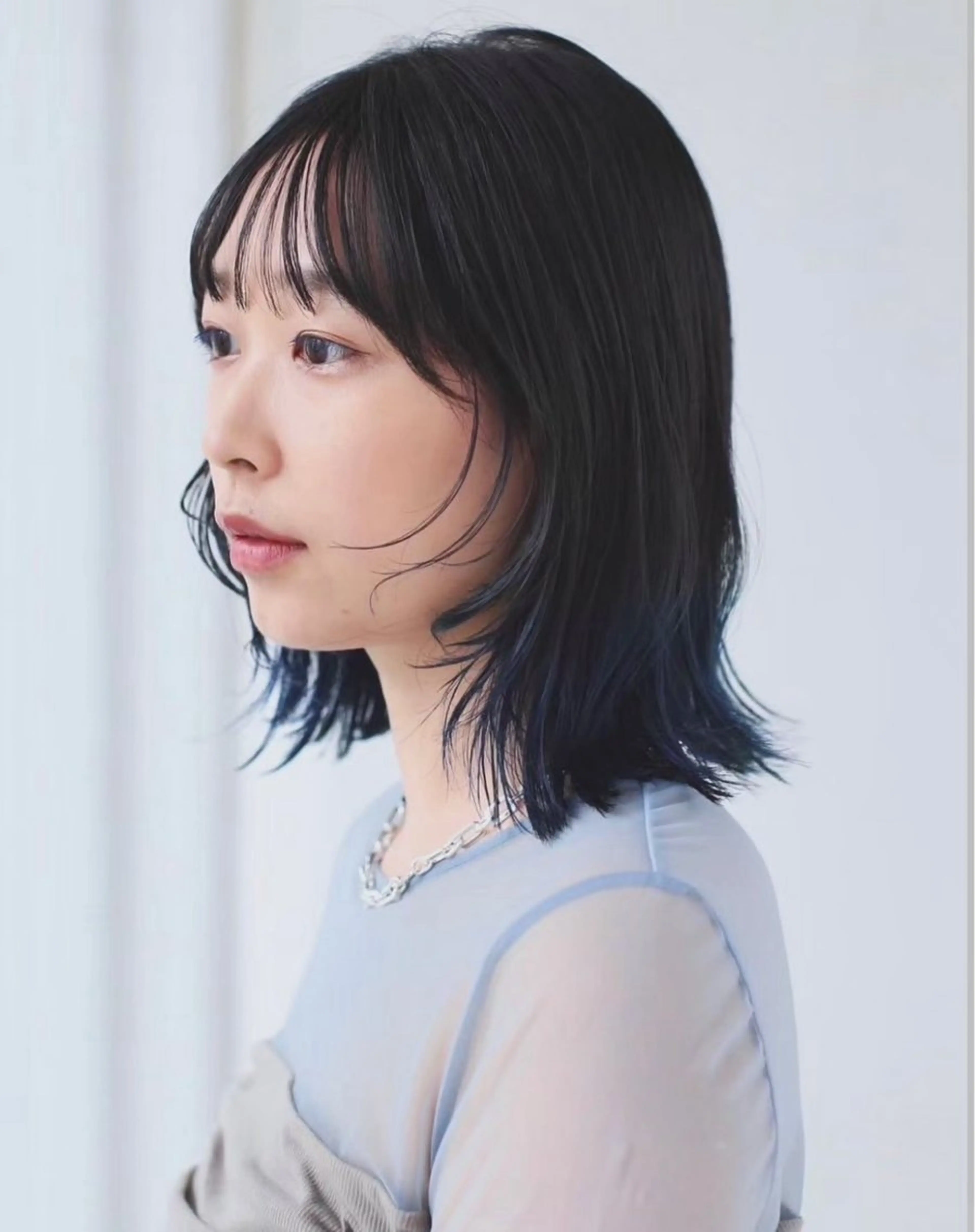 ミディアム カラー 顔まわりレイヤー 顔周りカット レイヤーカット 中西 美聖のヘアスタイル