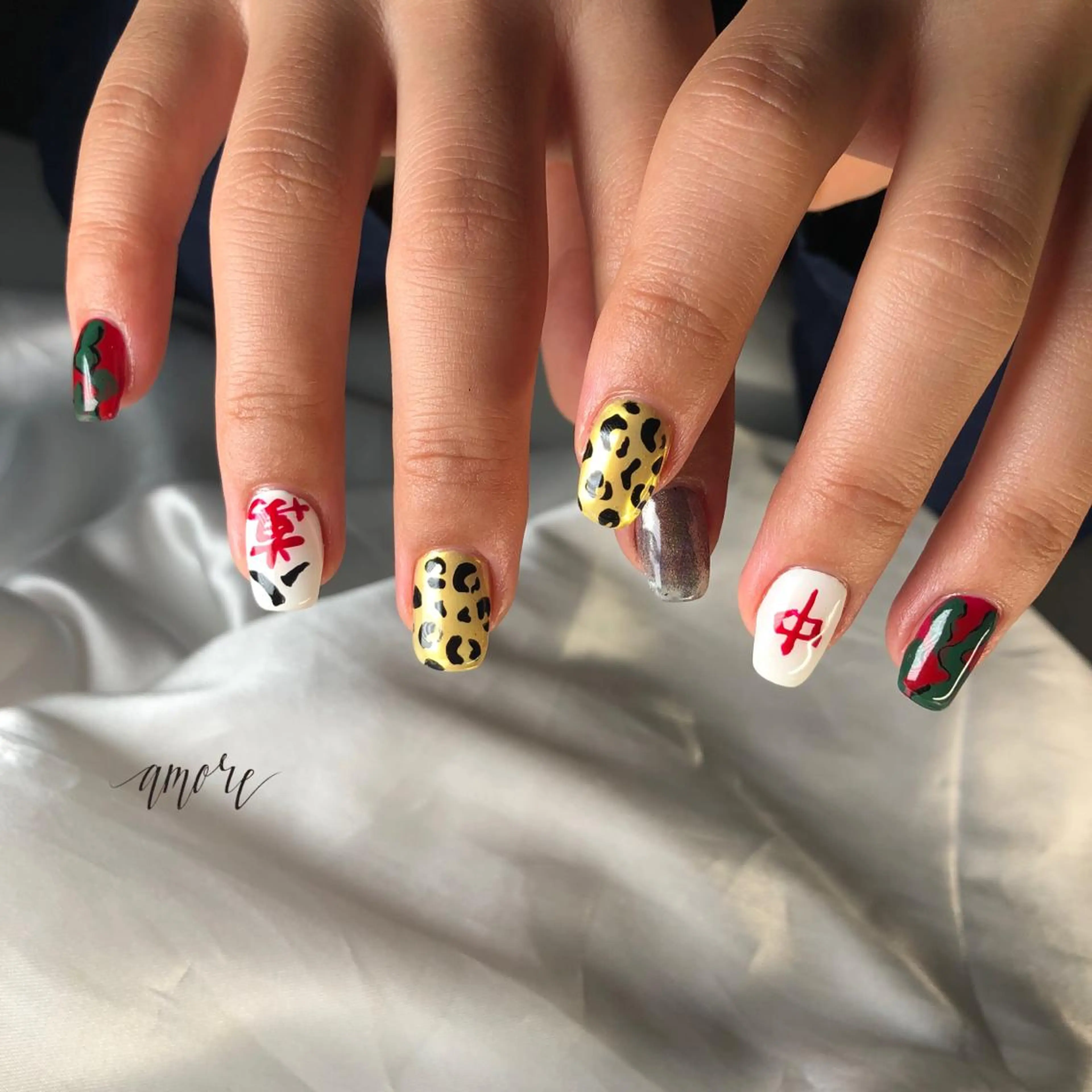 ネイル ジェルネイル 氷ネイル・うるうるネイル マグネットネイル ミラーネイル ニュアンスネイル You kyehwaのネイルデザイン