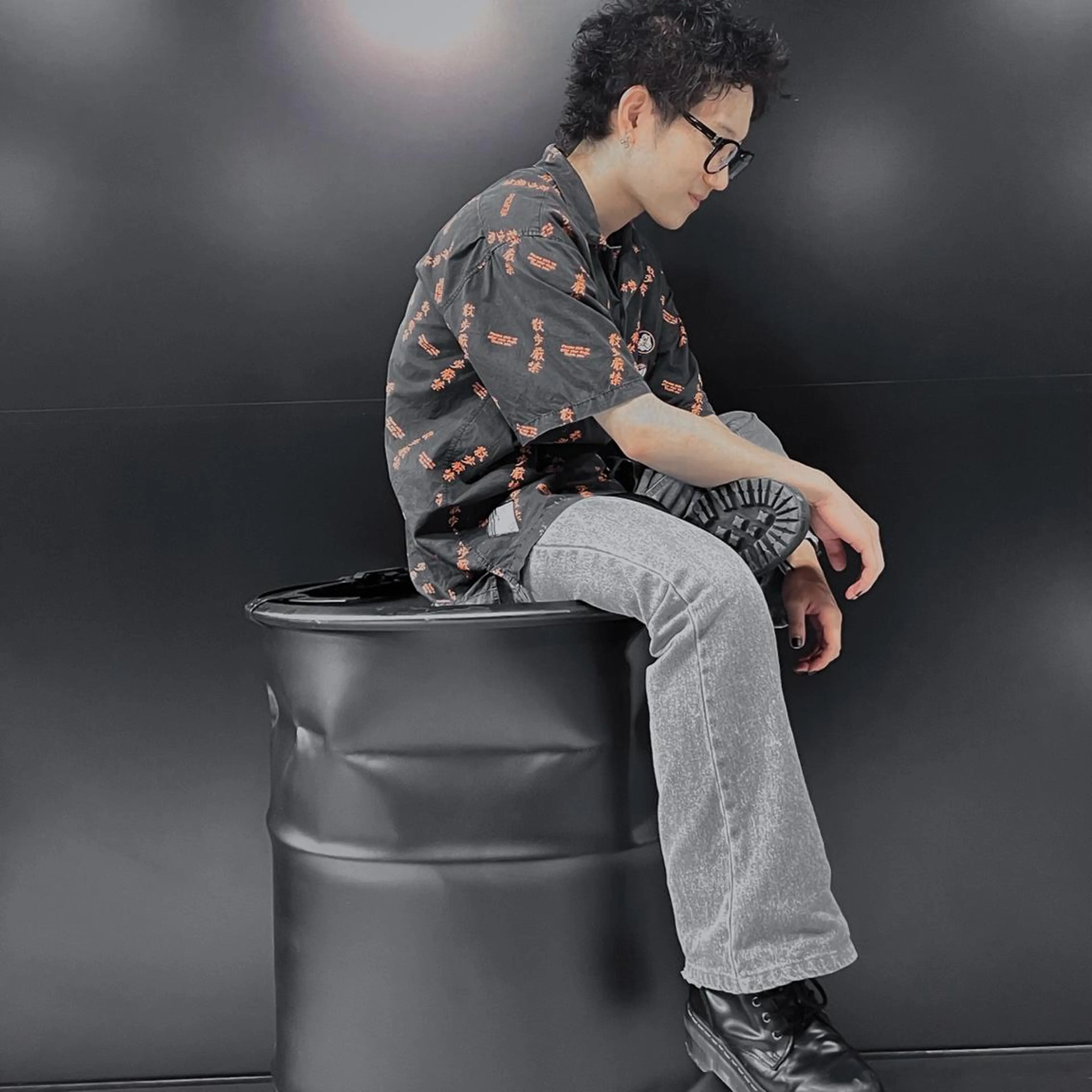 ショート パーマ メンズ メンズブリーチ ビジネス センターパート ダウンパーマ フェードカット メンズサロン【owl 心斎橋】難波/アメ村のヘアスタイル