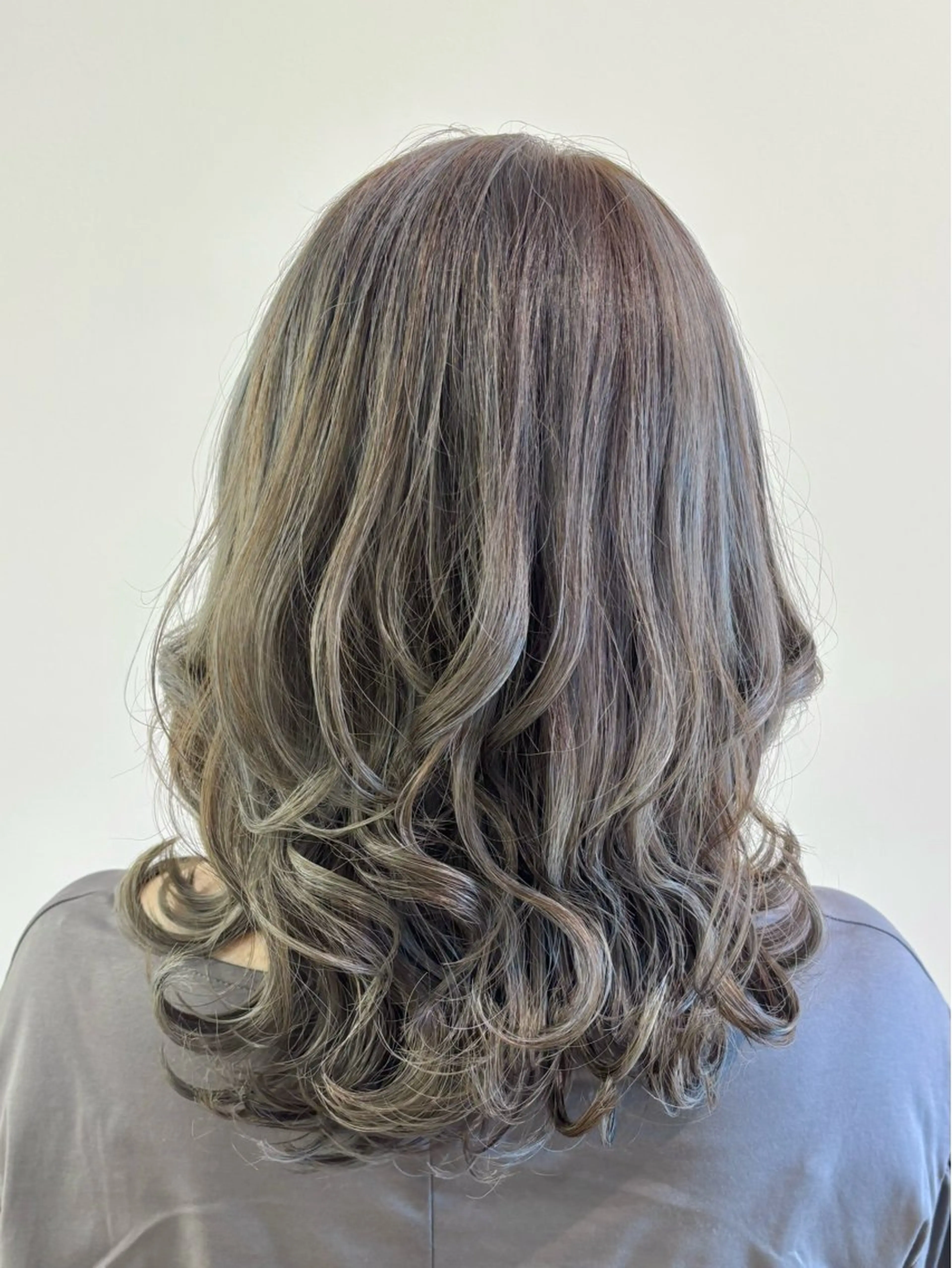 ロング カラー 古川 琴美のヘアスタイル