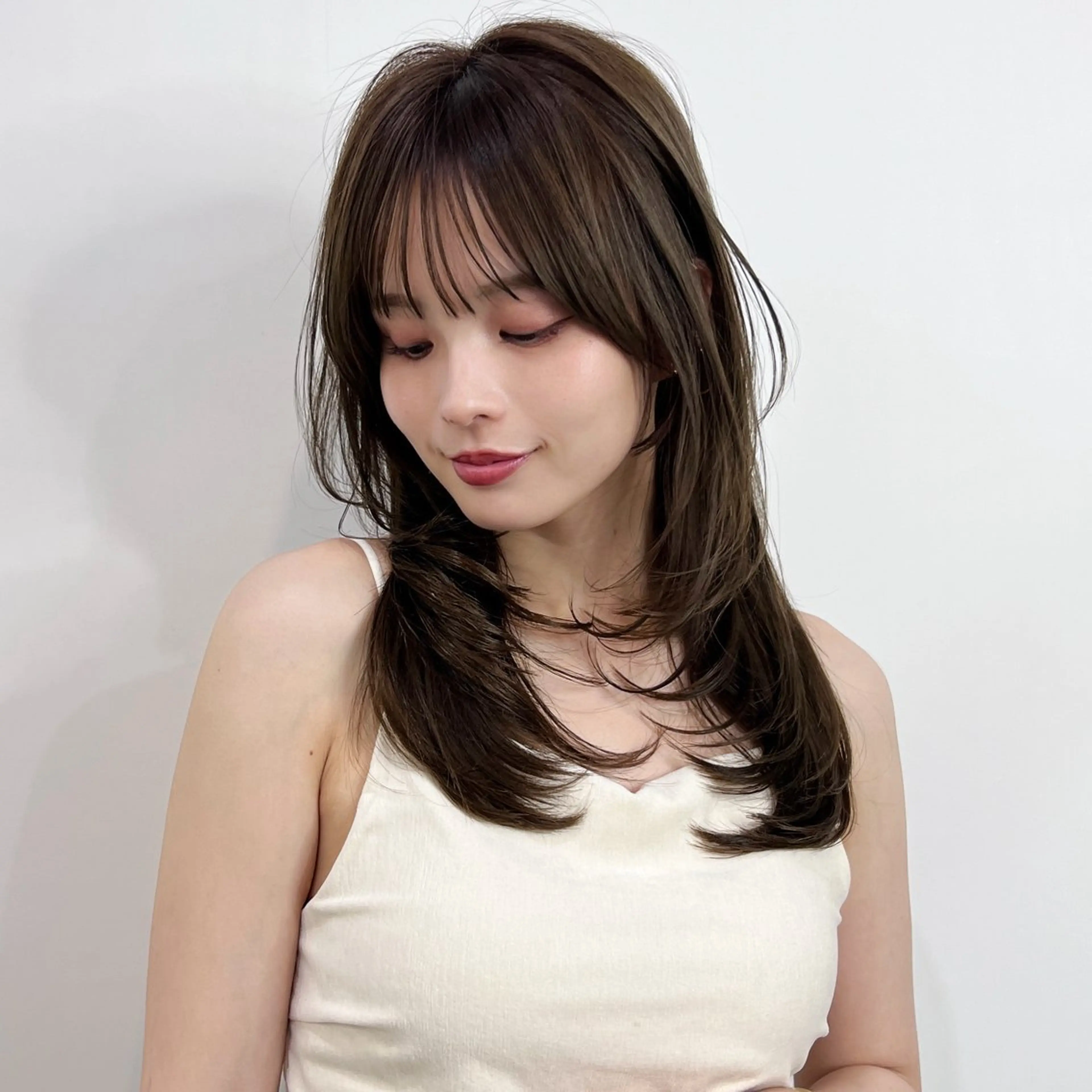 ロング カラー オリーブカラー レイヤーカット カット ヘアカラー トリートメント 武田涼レイヤーカット 髪質改善×縮毛矯正のヘアスタイル