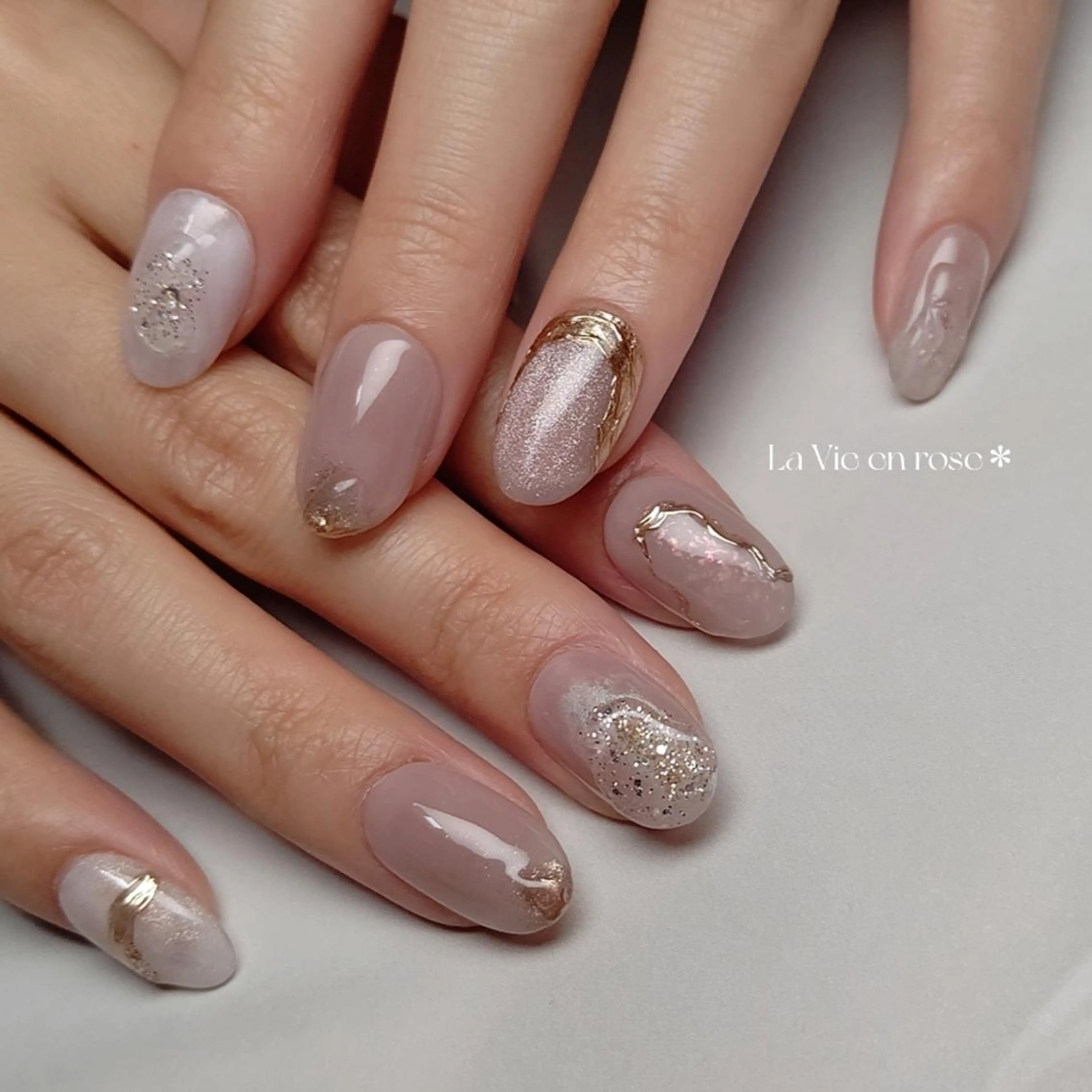 ネイル ネイルチップ ブライダルネイル ラヴィアン ローズのネイルデザイン